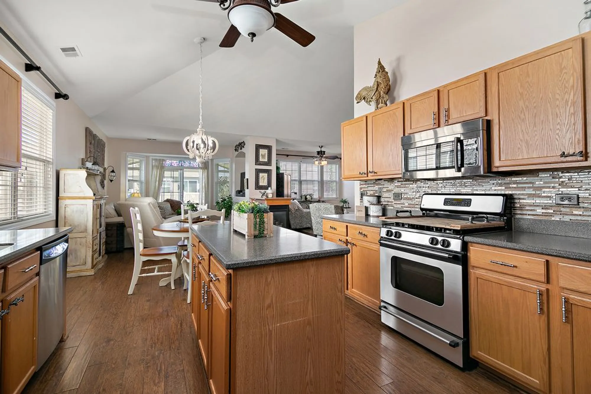Property Slideshow image 14 of 31 | 17053 mendota dr, Lockport, IL, 60441