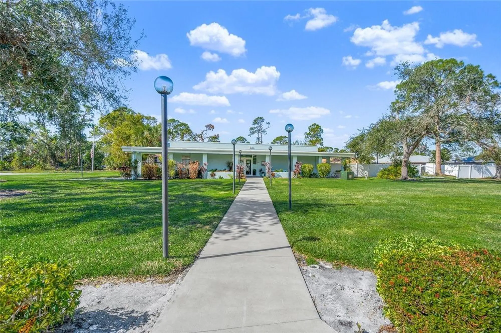Property Slideshow image 32 of 35 | 6213 green view dr # 127, Sarasota, FL, 34231