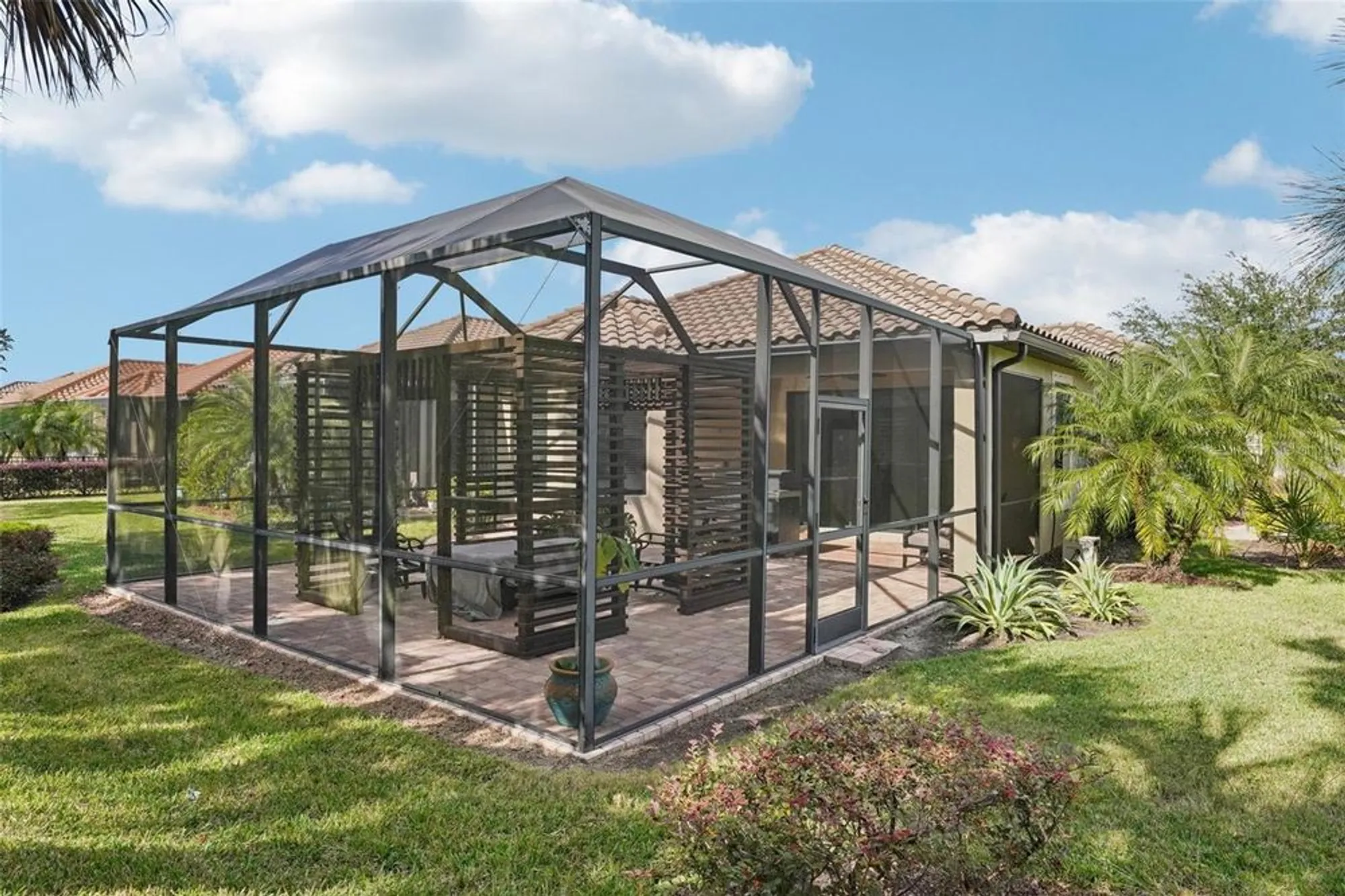 Property Slideshow image 19 of 31 | 8433 alberata vista dr, Tampa, FL, 33647