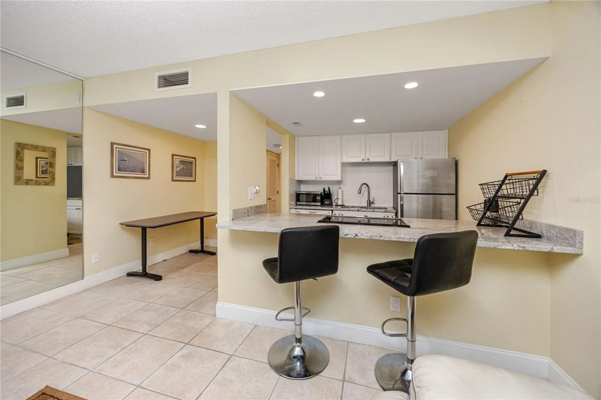 Property Slideshow image 10 of 59 | 7645 sun island dr 304, South Pasadena, FL, 33707