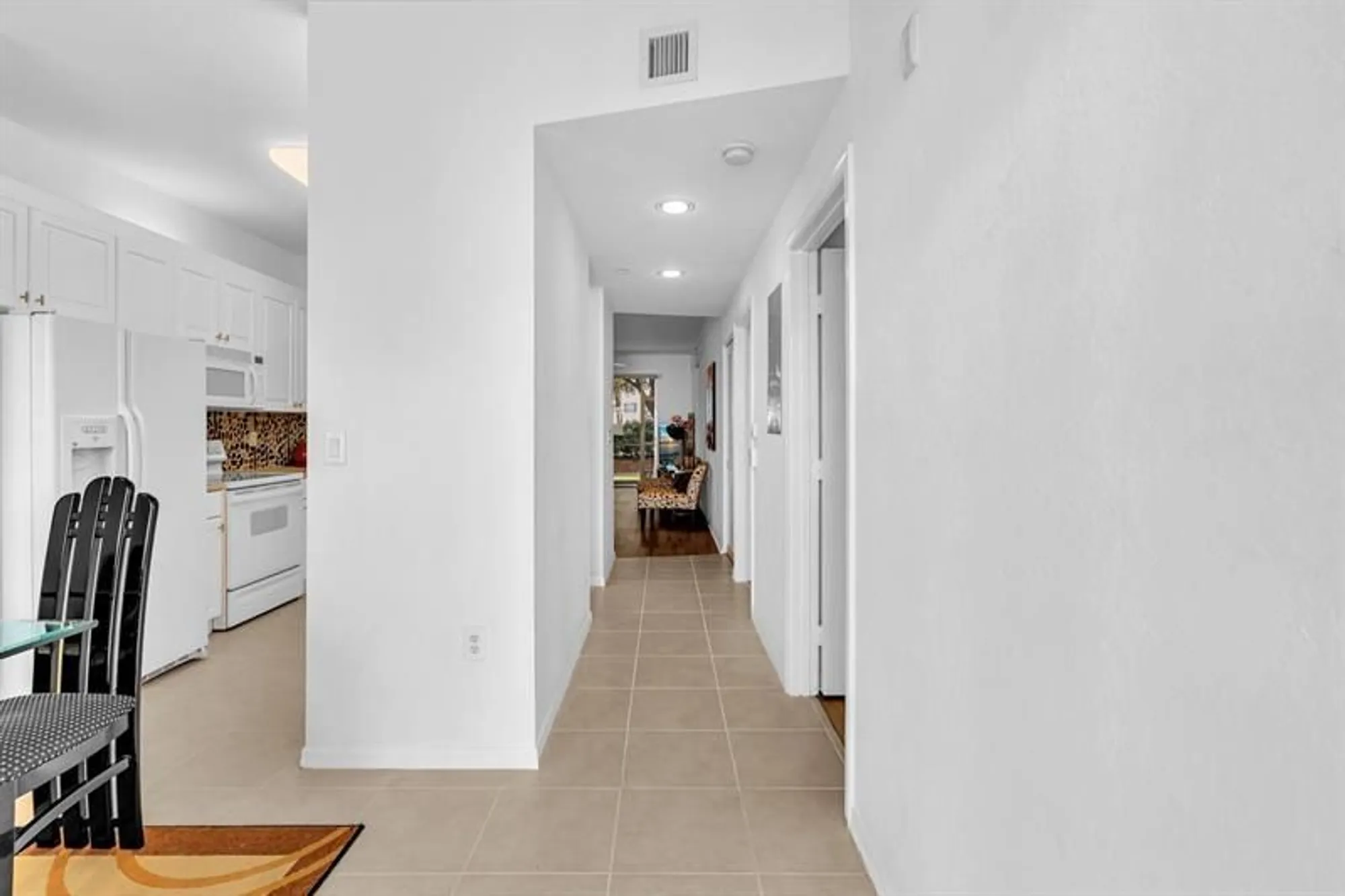 Property Slideshow image 5 of 78 | 7775 yardley dr apt 110, Tamarac, FL, 33321
