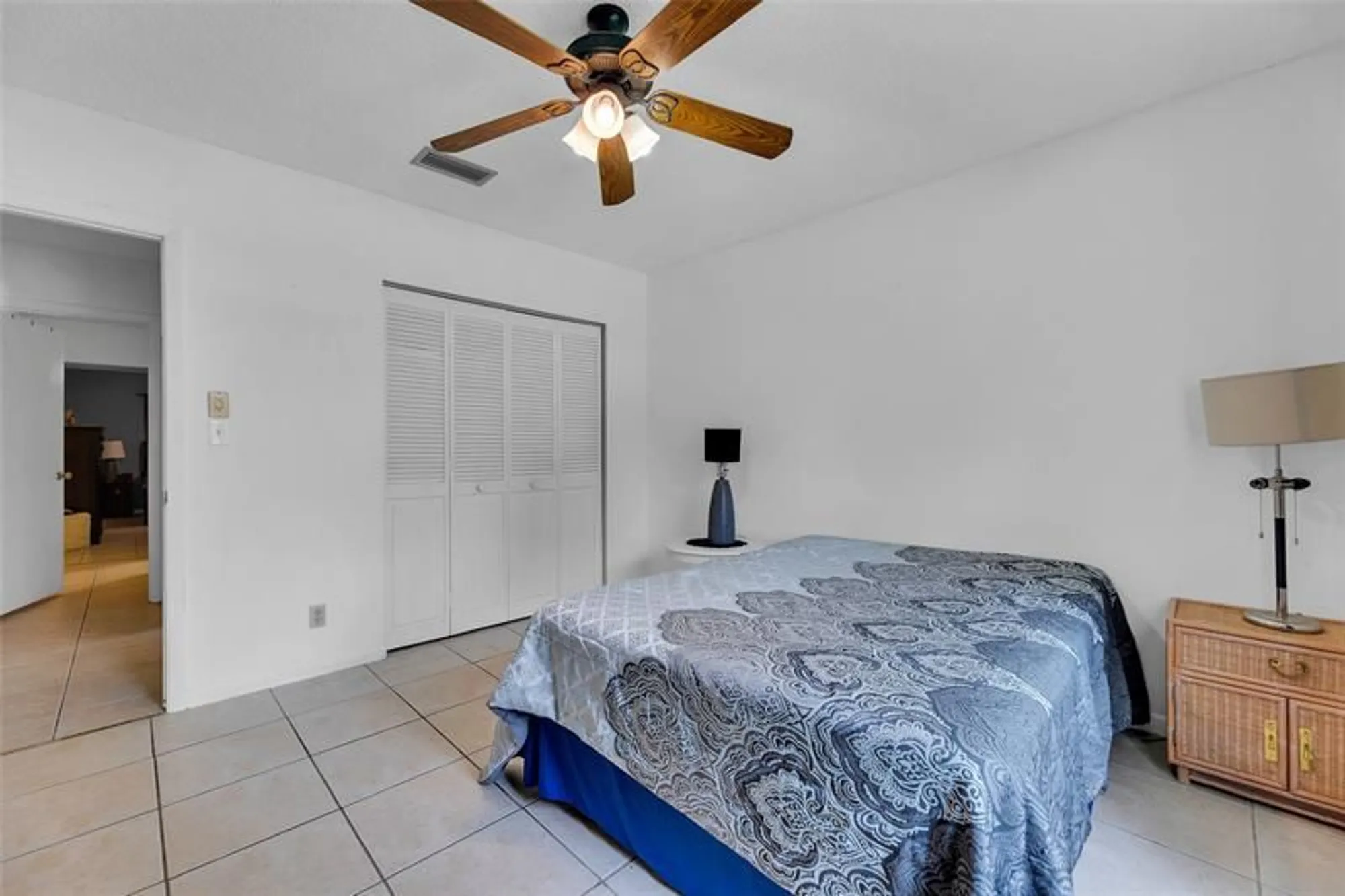 Property Slideshow image 7 of 50 | 9802 nw 75th ct, Tamarac, FL, 33321