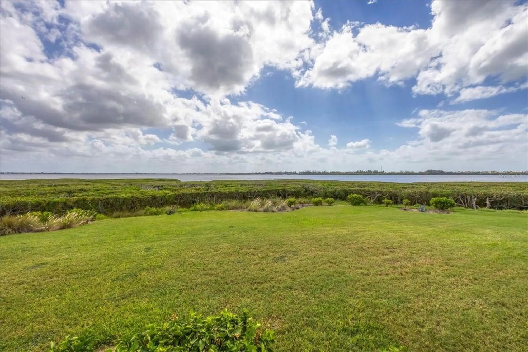 Property Slideshow image 28 of 28 | 1153 edgewater cir, Bradenton, FL, 34209
