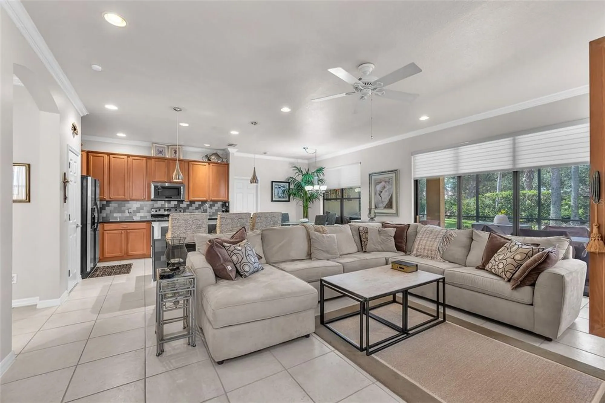 Property Slideshow image 11 of 51 | 321 silver falls dr, Apollo Beach, FL, 33572