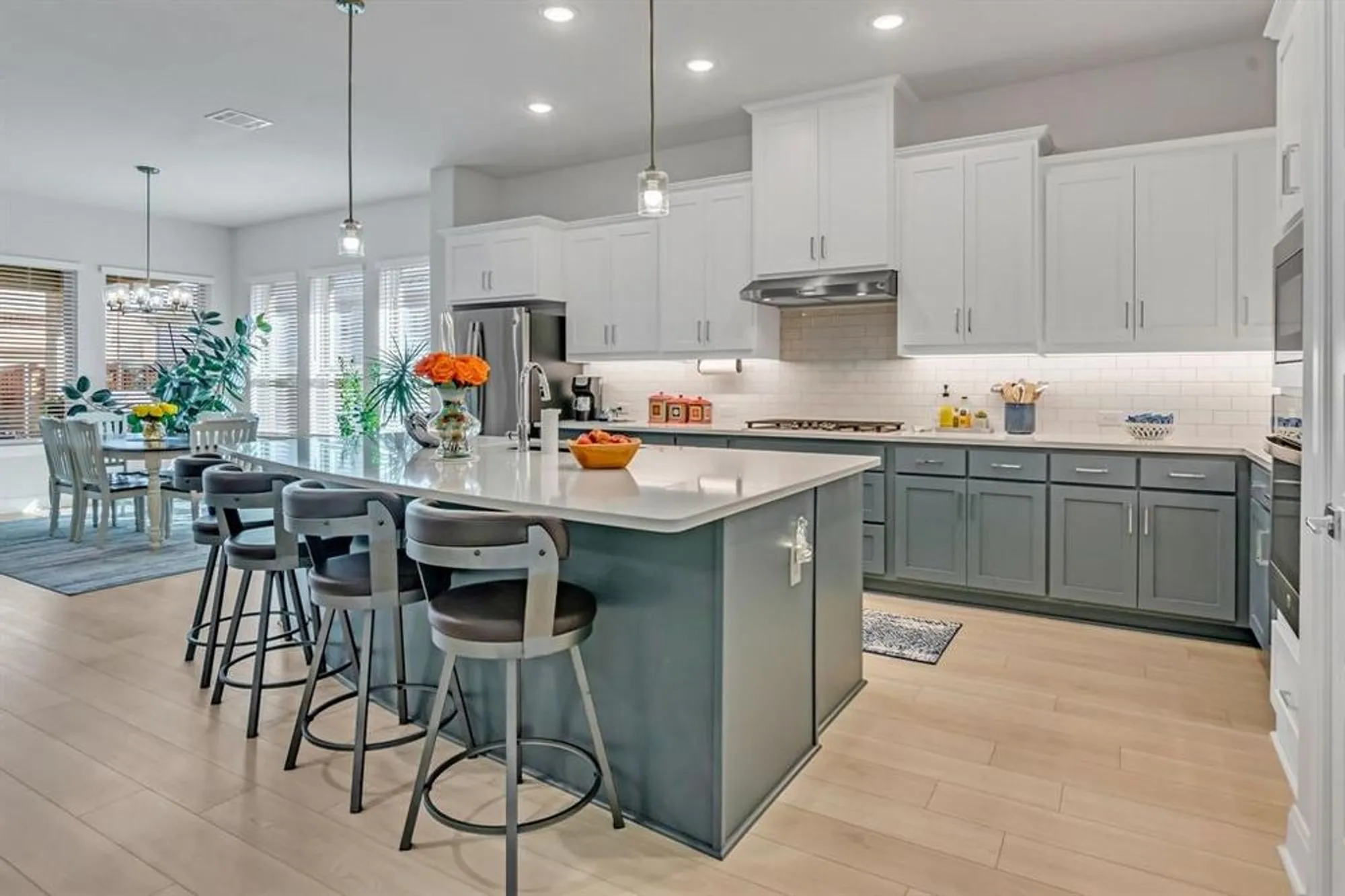 Property Slideshow image 9 of 39 | 4818 emerald grv, Arlington, TX, 76005