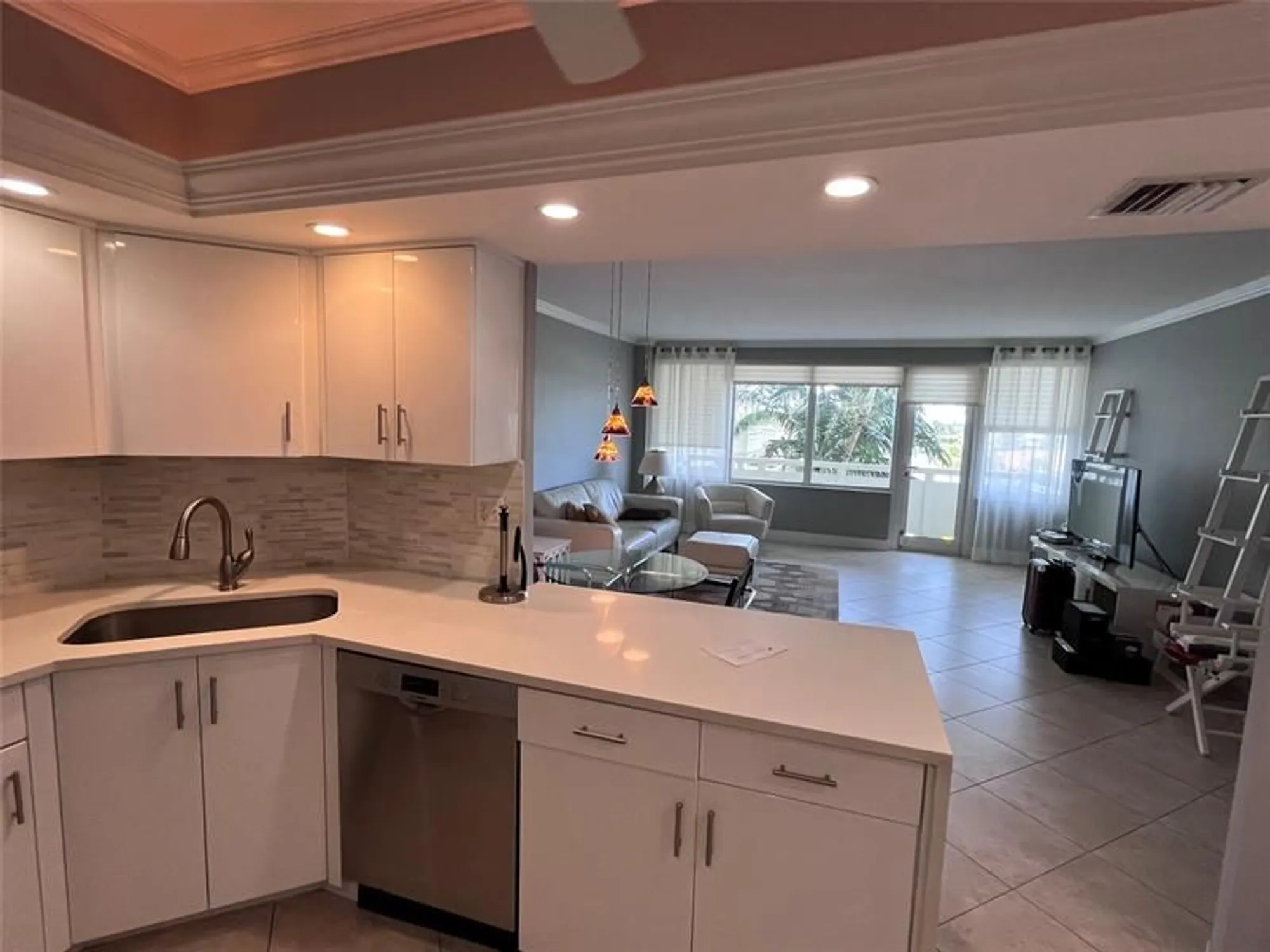 Property Slideshow image 5 of 28 | 3200 ne 36th st 512a, Fort Lauderdale, FL, 33308