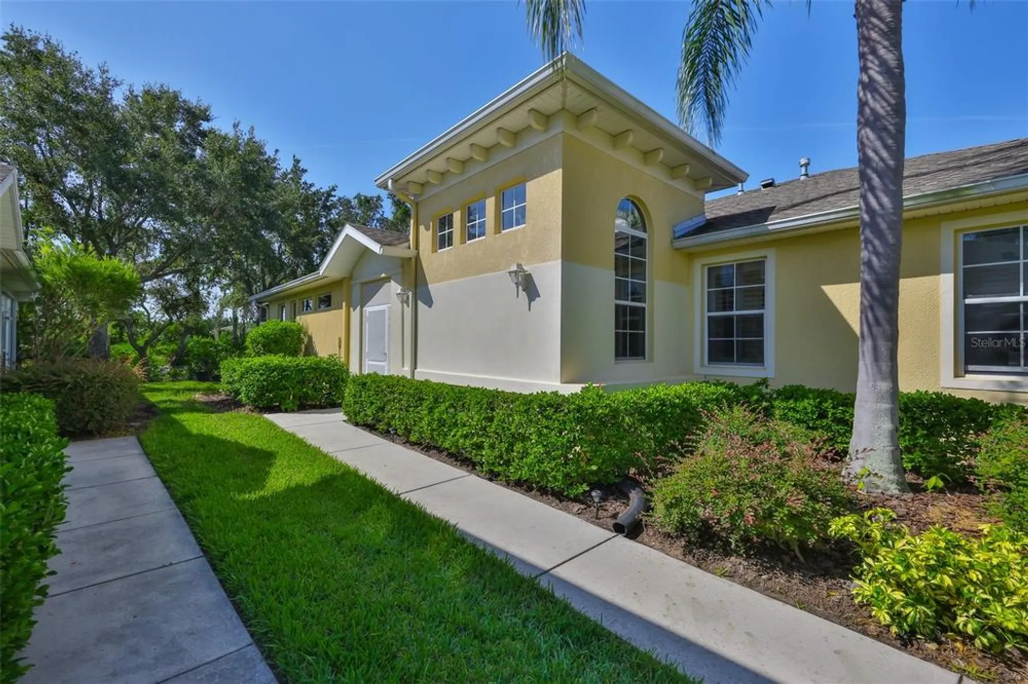 Property Slideshow image 38 of 63 | 2044 sifield greens way, Sun City Center, FL, 33573