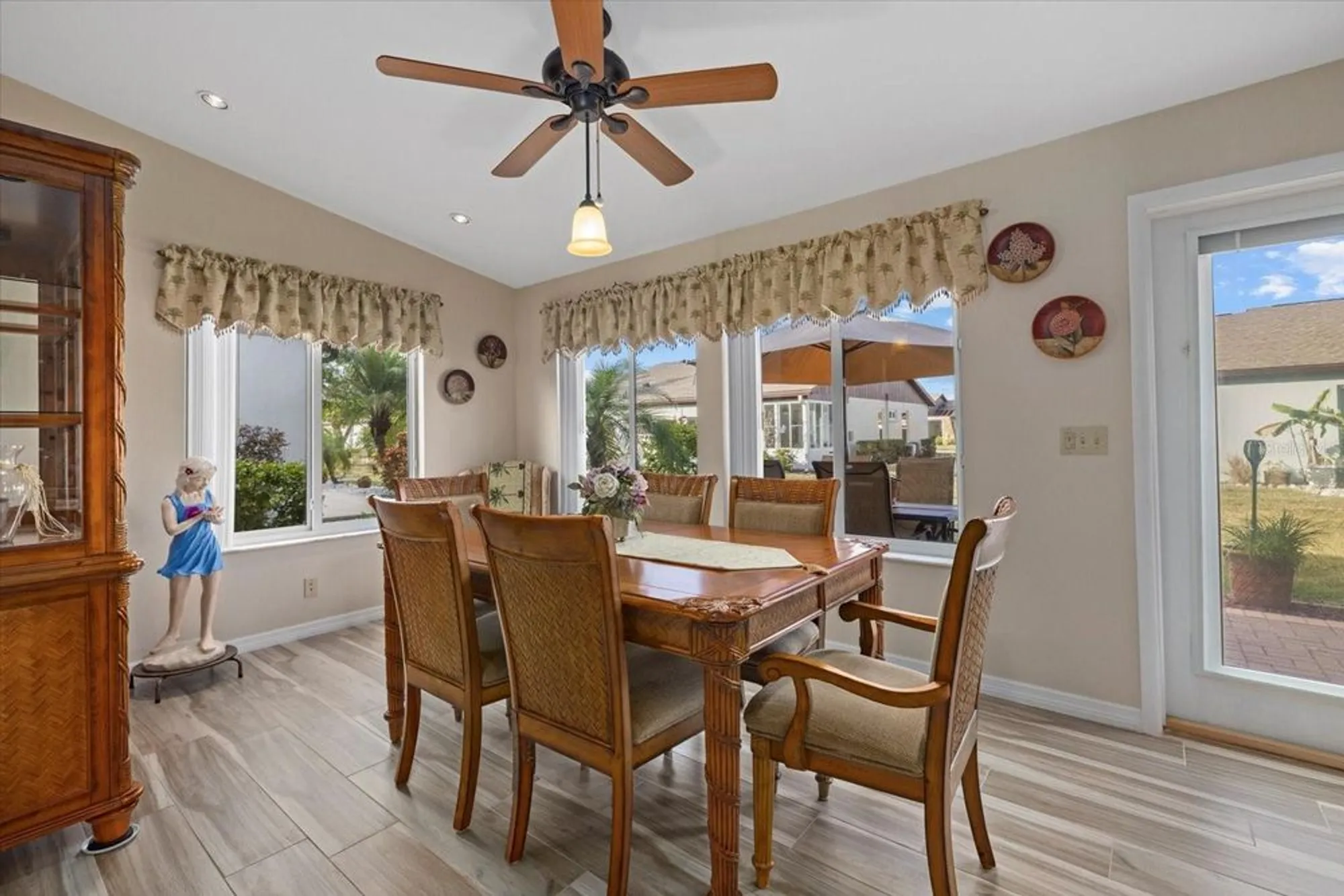 Property Slideshow image 17 of 48 | 508 foxwood blvd, Englewood, FL, 34223