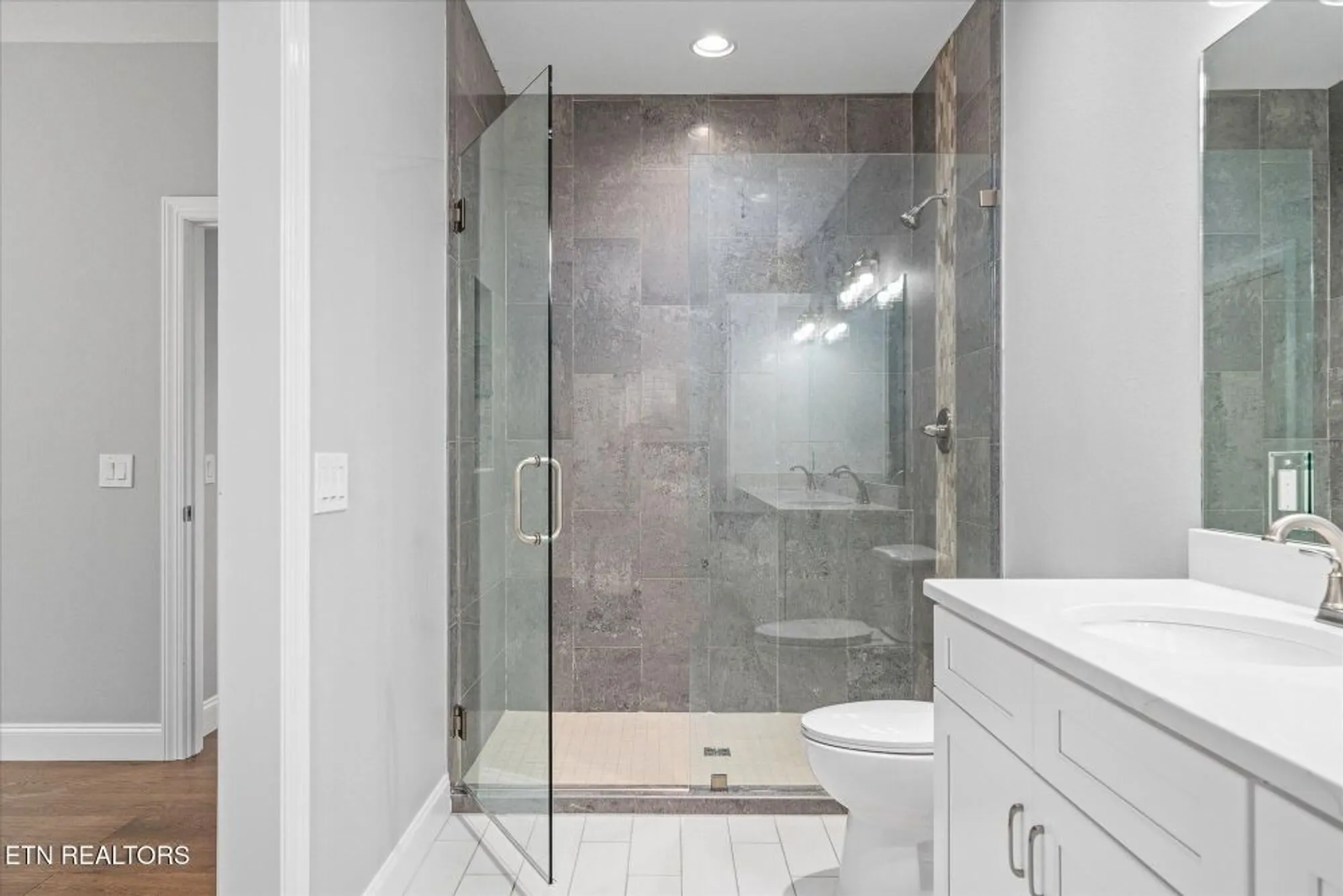 Property Slideshow image 23 of 43 | 145 lakeside dr, Crossville, TN, 38558