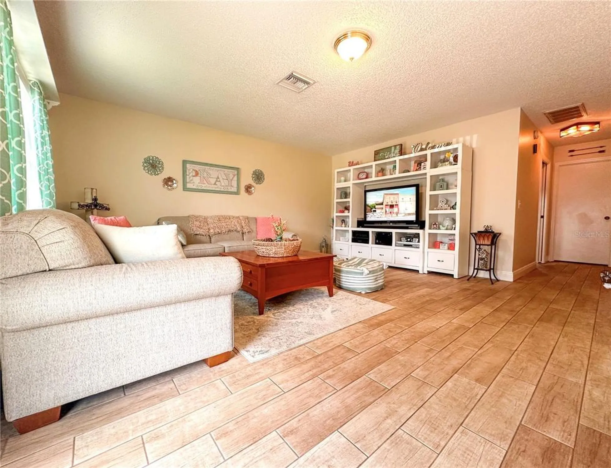 Property Slideshow image 5 of 27 | 216 gloucester blvd # 216, Sun City Center, FL, 33573