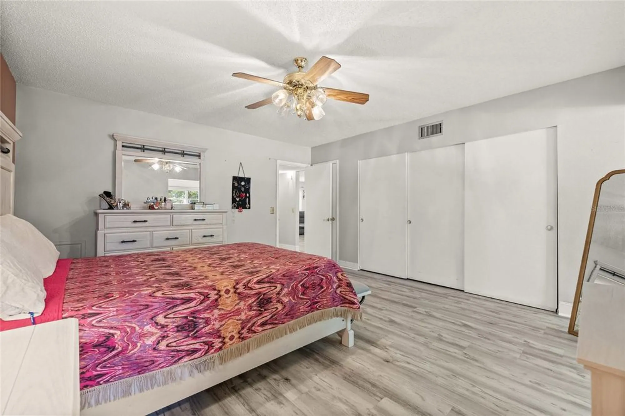 Property Slideshow image 20 of 42 | 2416 world parkway blvd 26, Clearwater, FL, 33763