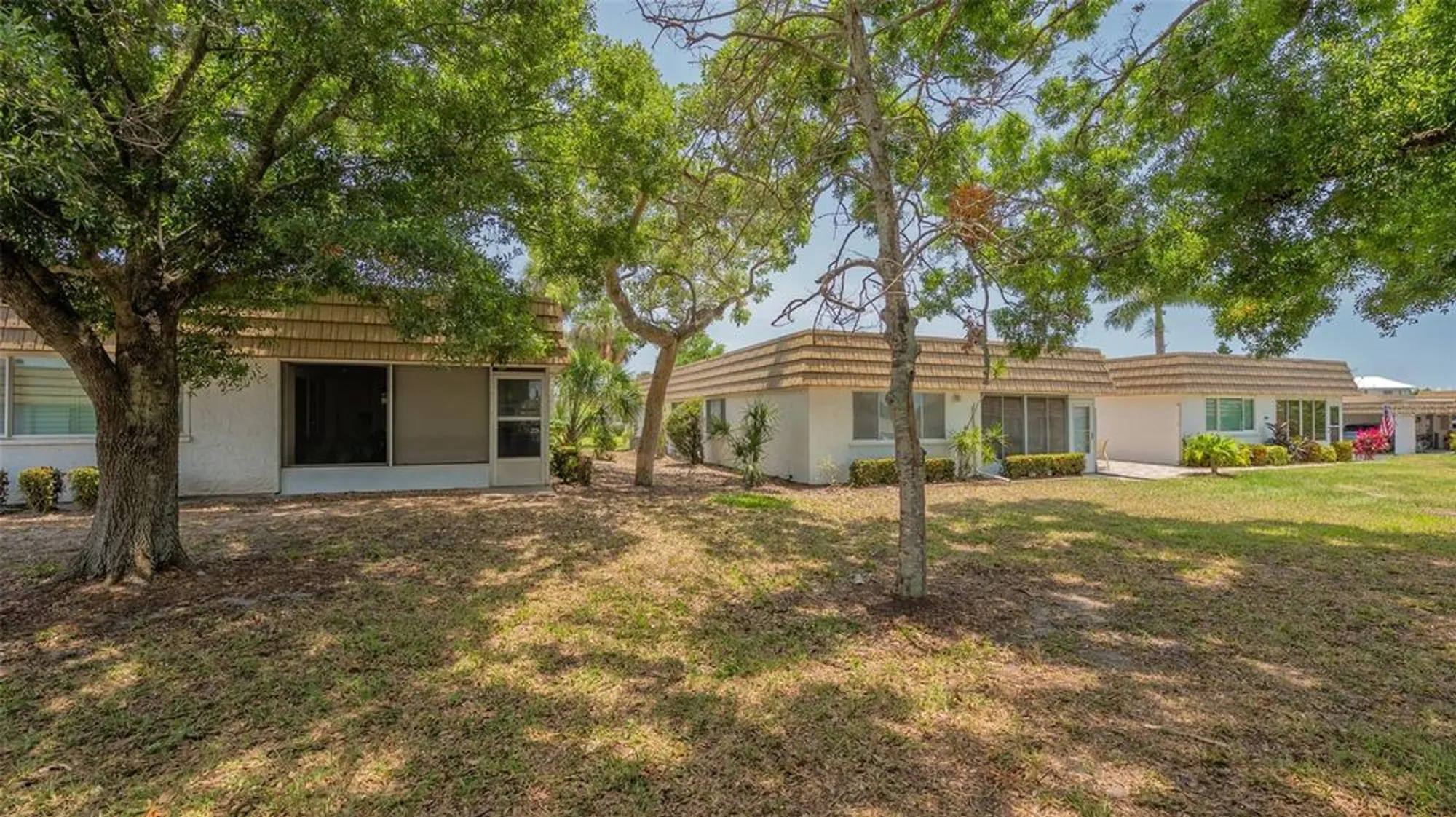 Property Slideshow image 43 of 86 | 2016 riverbluff pkwy v328, Sarasota, FL, 34231