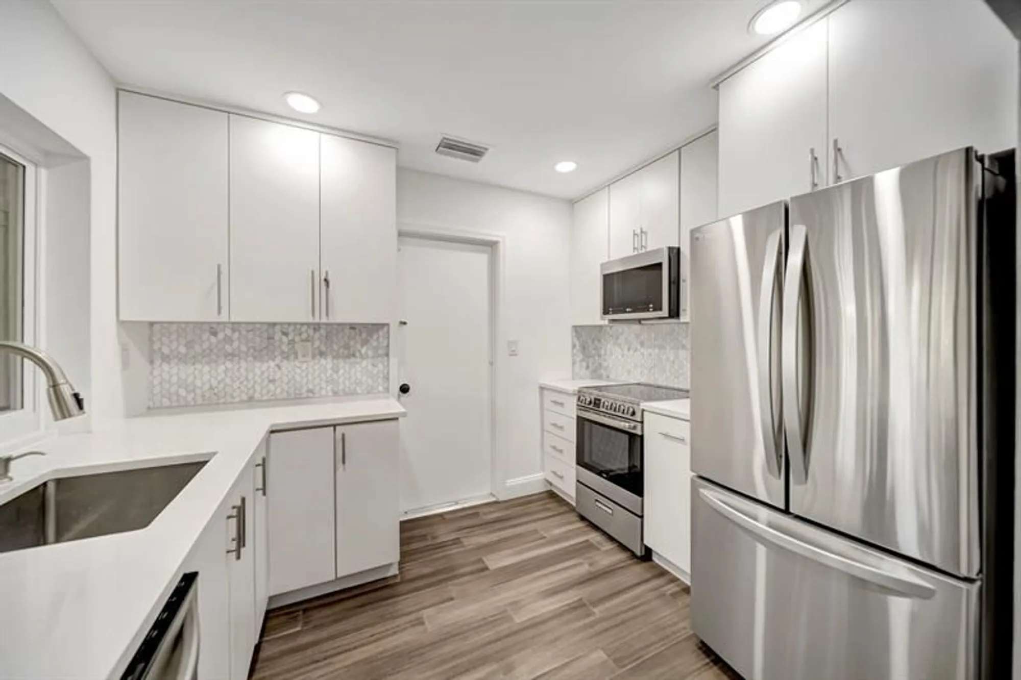 Property Slideshow image 23 of 39 | 4400 nw 45th ct, Tamarac, FL, 33319