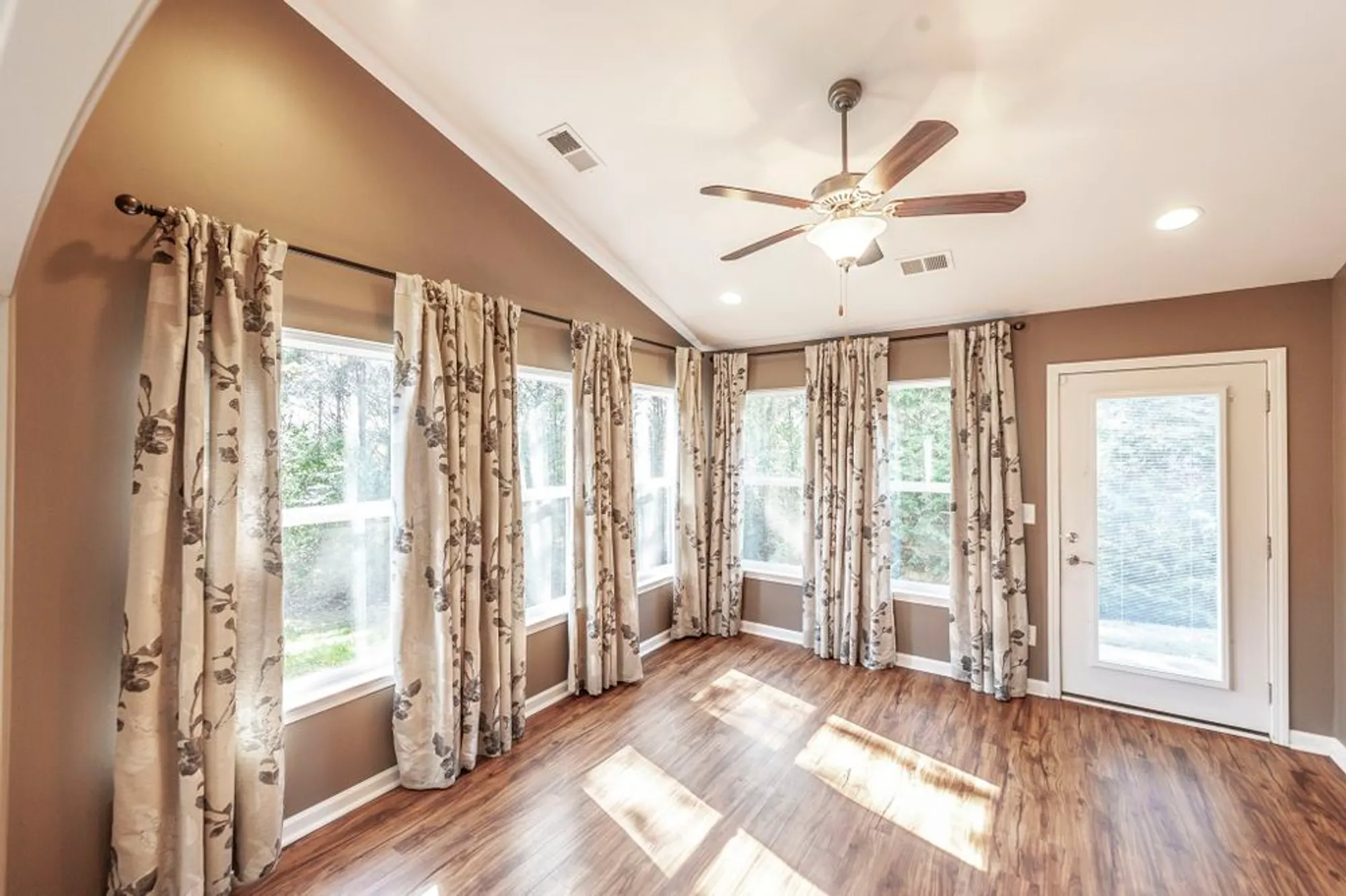 Property Slideshow image 18 of 35 | 395 devon chase hl unit 3001, Gallatin, TN, 37066