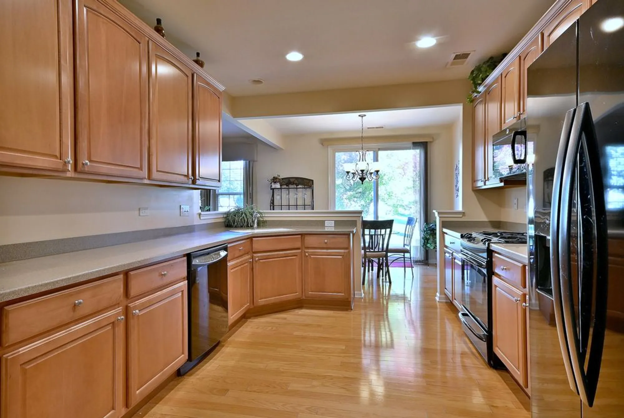 Property Slideshow image 34 of 36 | 2832 beacon point cir, Elgin, IL, 60124