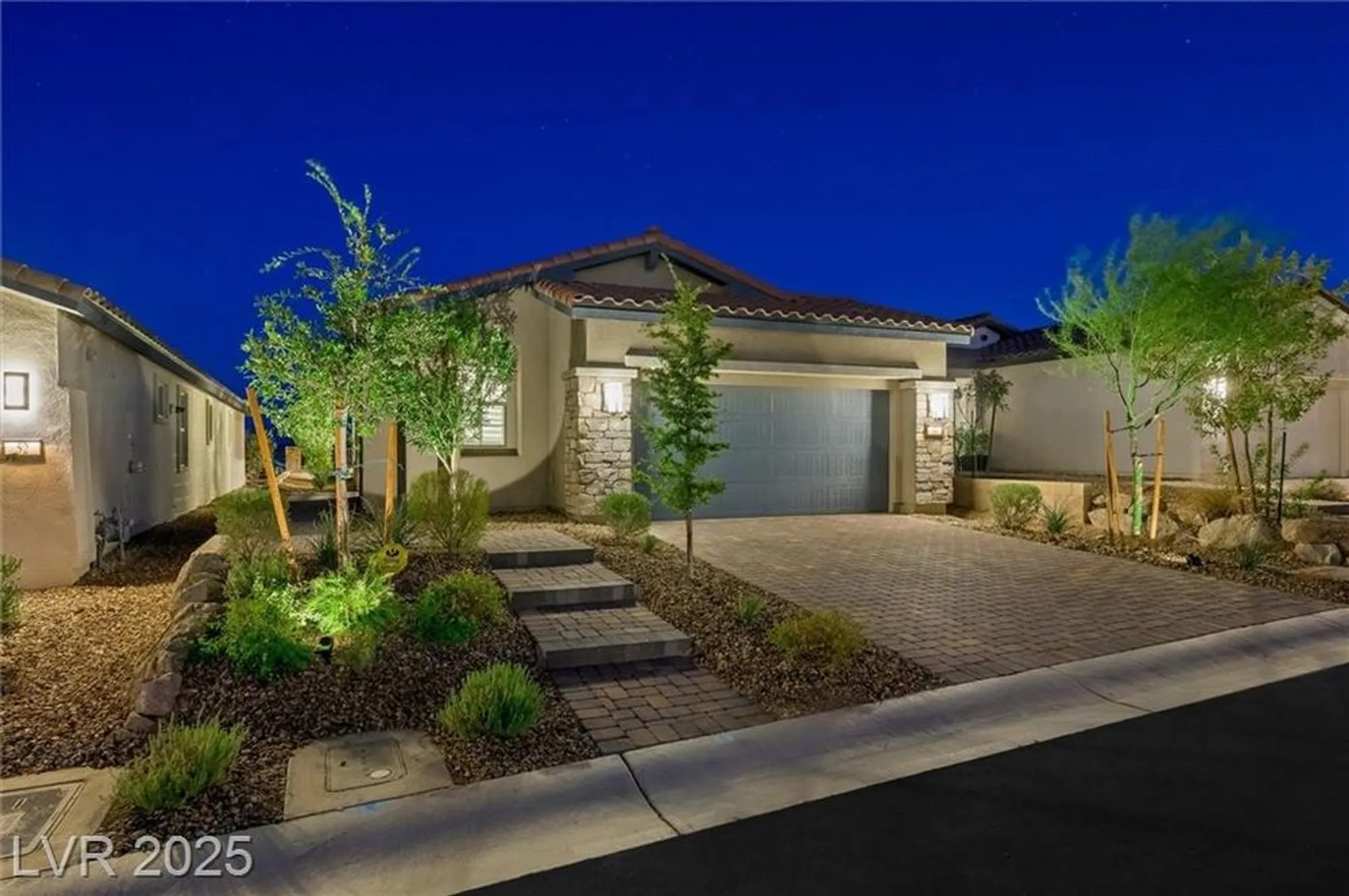 Property Slideshow image 28 of 35 | 48 stone bluff ln, Henderson, NV, 89011