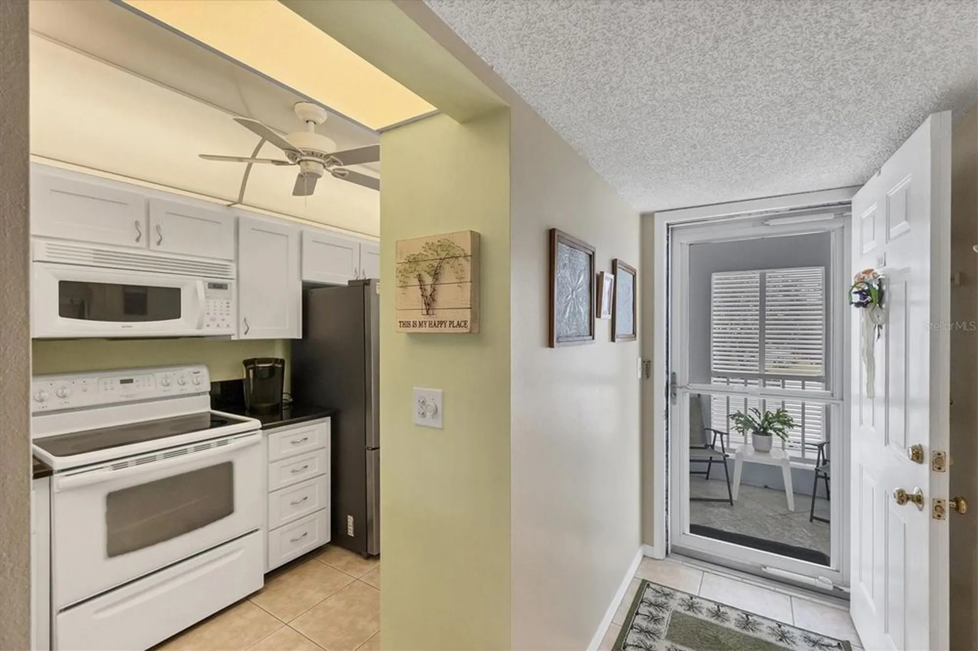 Property Slideshow image 9 of 49 | 404 cerromar cir 308, Venice, FL, 34293