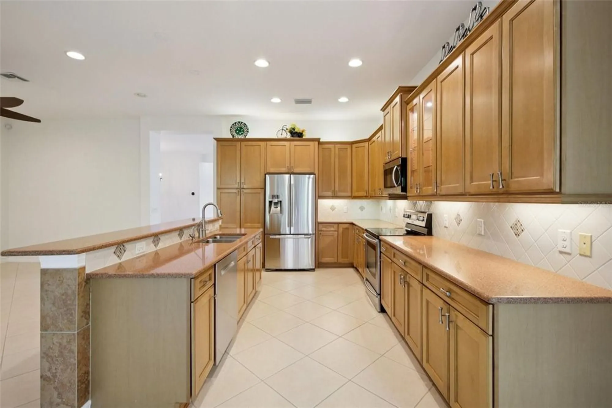 Property Slideshow image 14 of 53 | 5004 sandy brook cir, Wimauma, FL, 33598