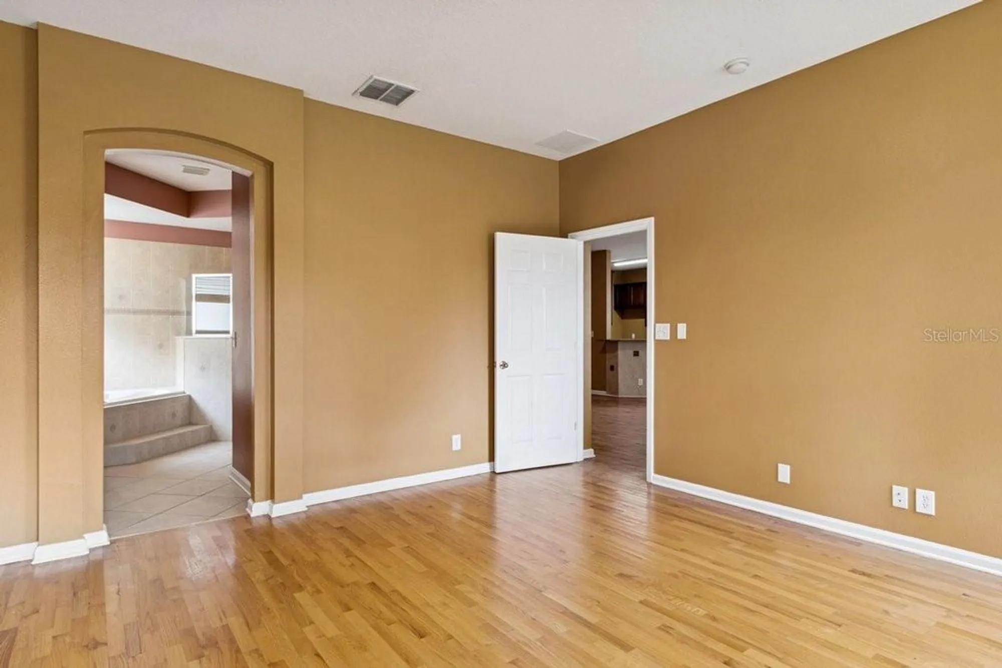 Property Slideshow image 21 of 44 | 902 heron point cir, Deland, FL, 32724