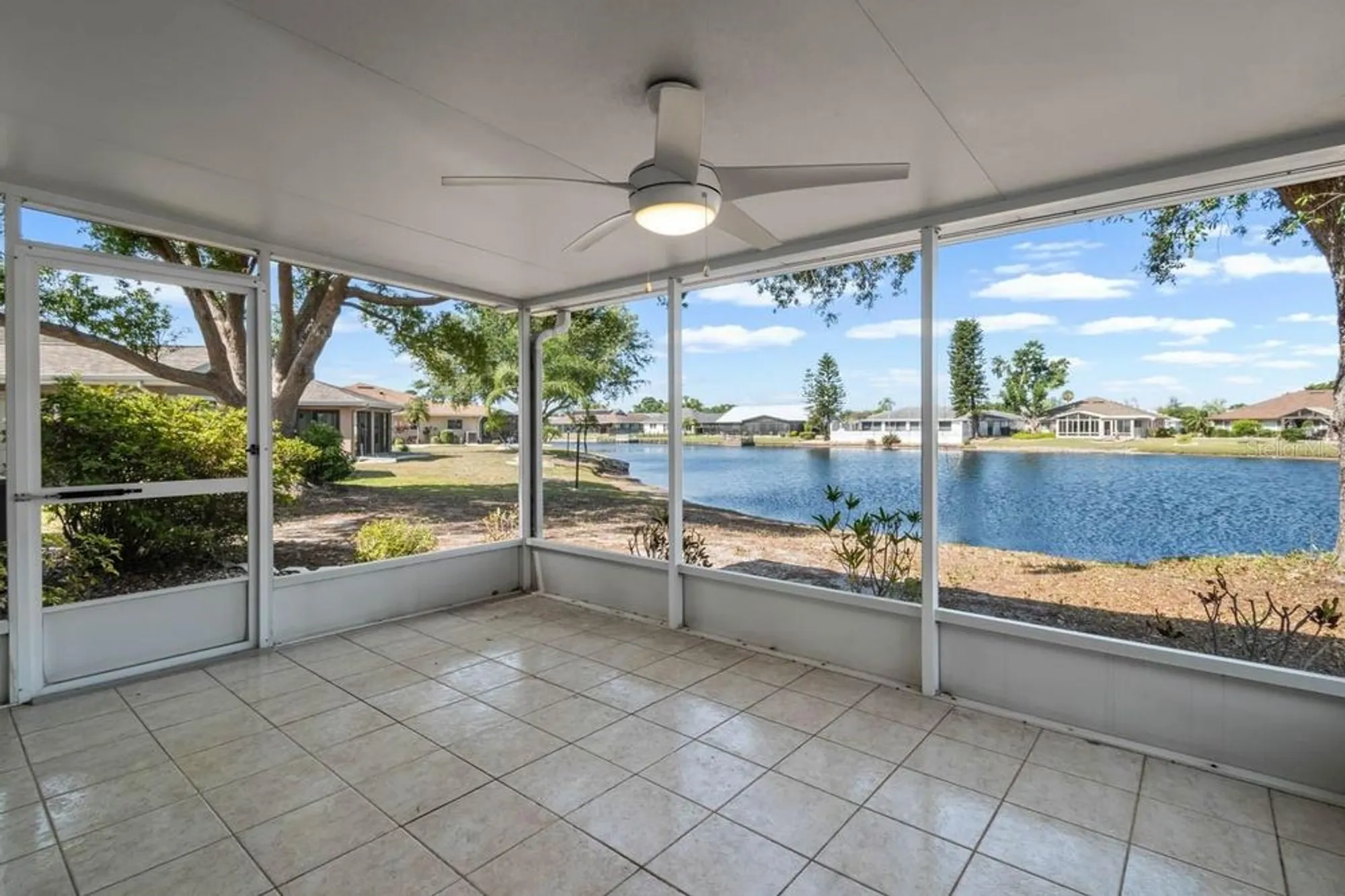 Property Slideshow image 25 of 34 | 1002 strawpocket pl, Sun City Center, FL, 33573