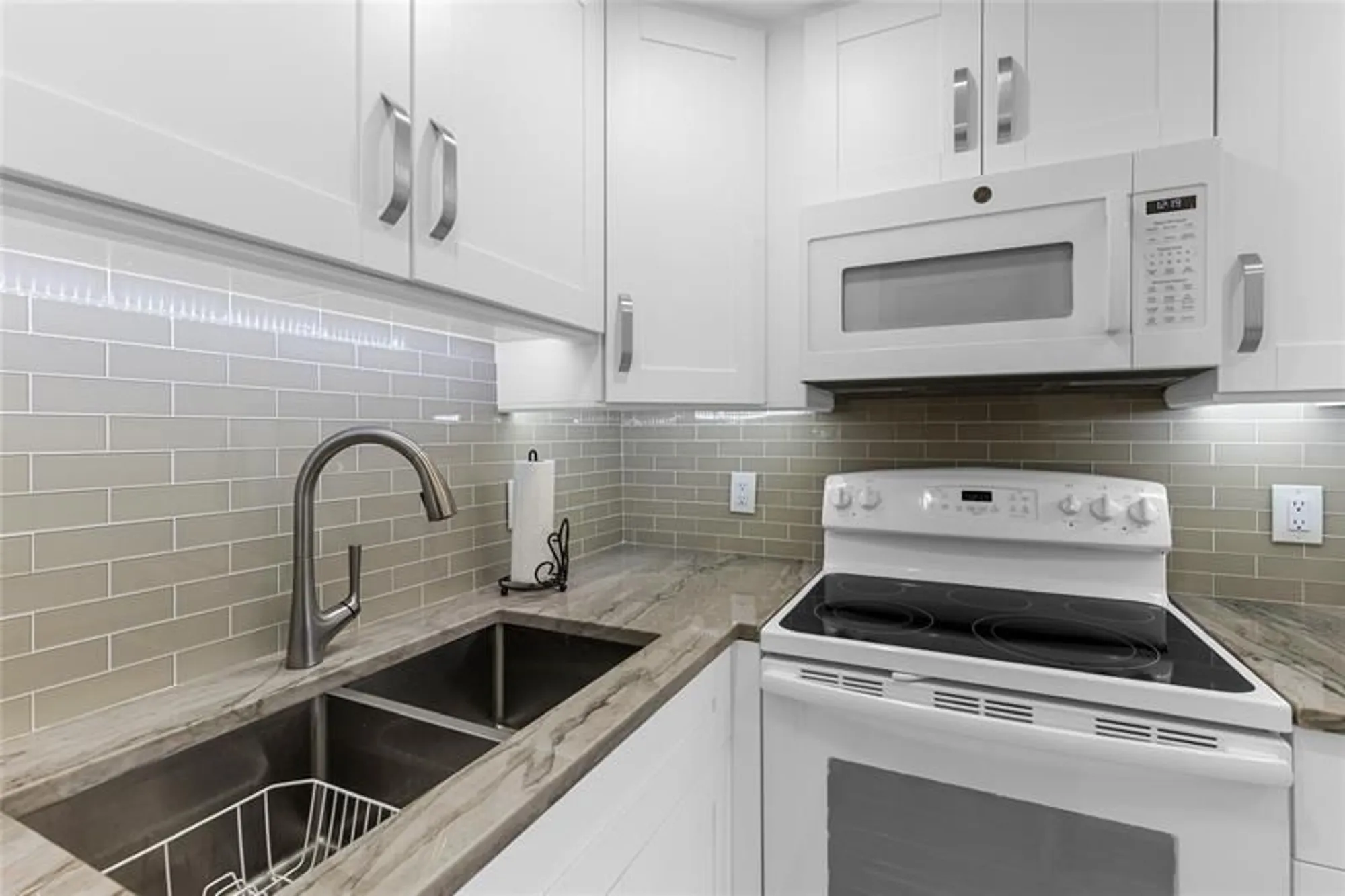 Property Slideshow image 9 of 60 | 210 oakridge n # 210, Deerfield Beach, FL, 33442