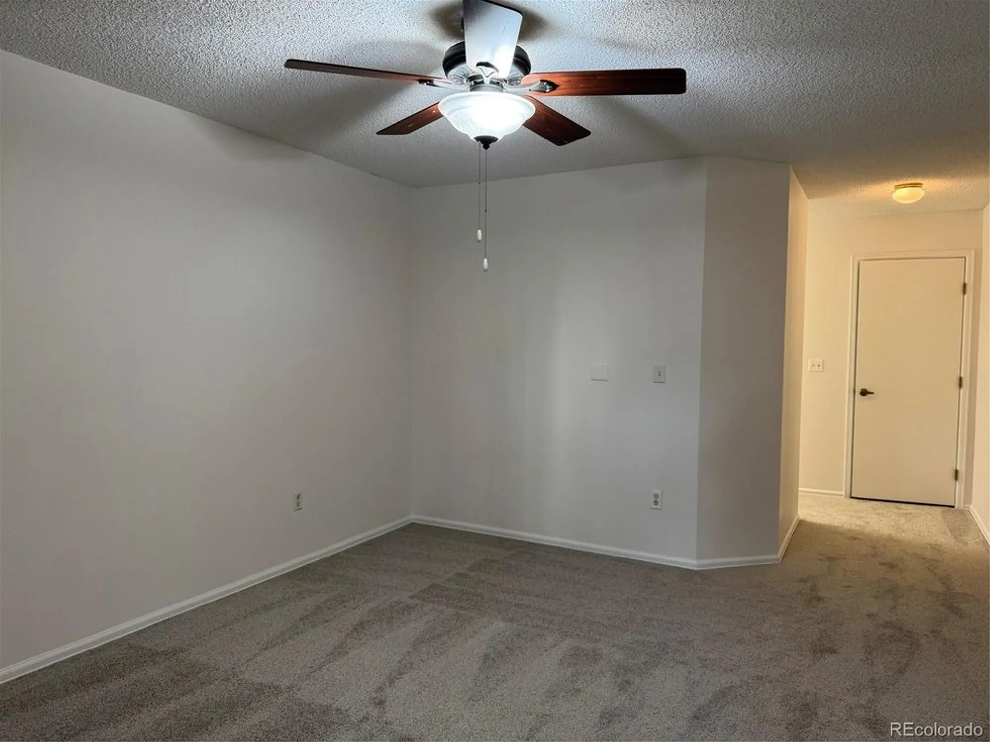 Property Slideshow image 15 of 31 | 41 canongate ln, Highlands Ranch, CO, 80130