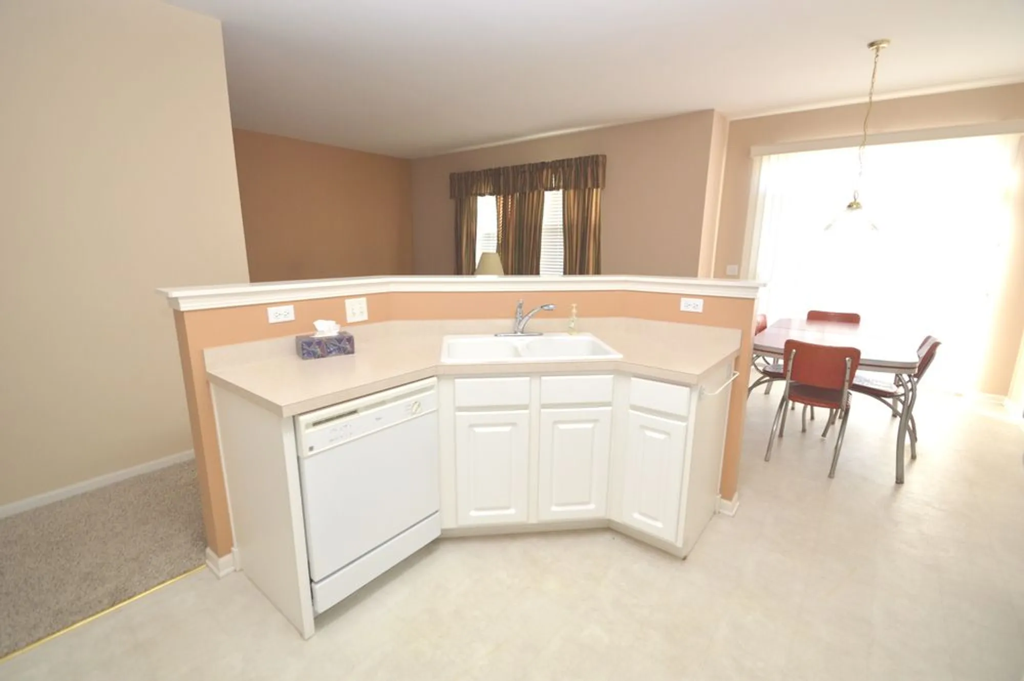 Property Slideshow image 7 of 27 | 733 s mecosta ln, Romeoville, IL, 60446