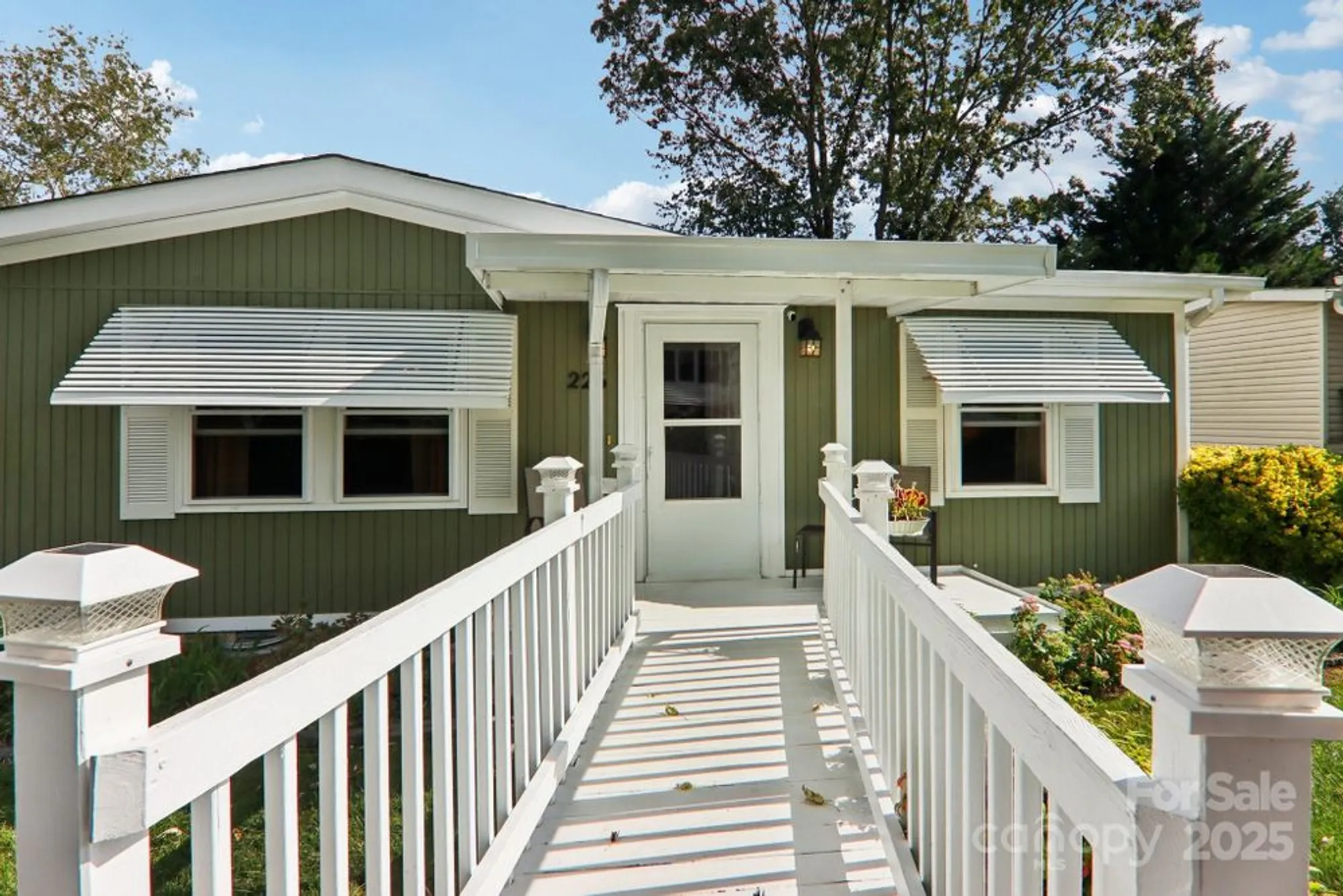 Property Slideshow image 6 of 47 | 226 cranbrook cir, Hendersonville, NC, 28792