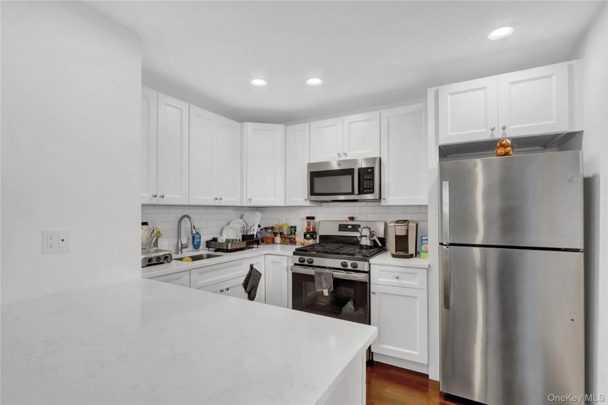 Property Slideshow image 11 of 25 | 704 breton way # 704, Glen Cove, NY, 11542