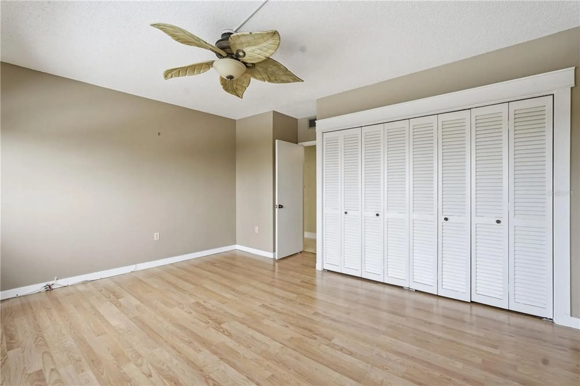 Property Slideshow image 11 of 22 | 30 turner st apt 408, Clearwater, FL, 33756