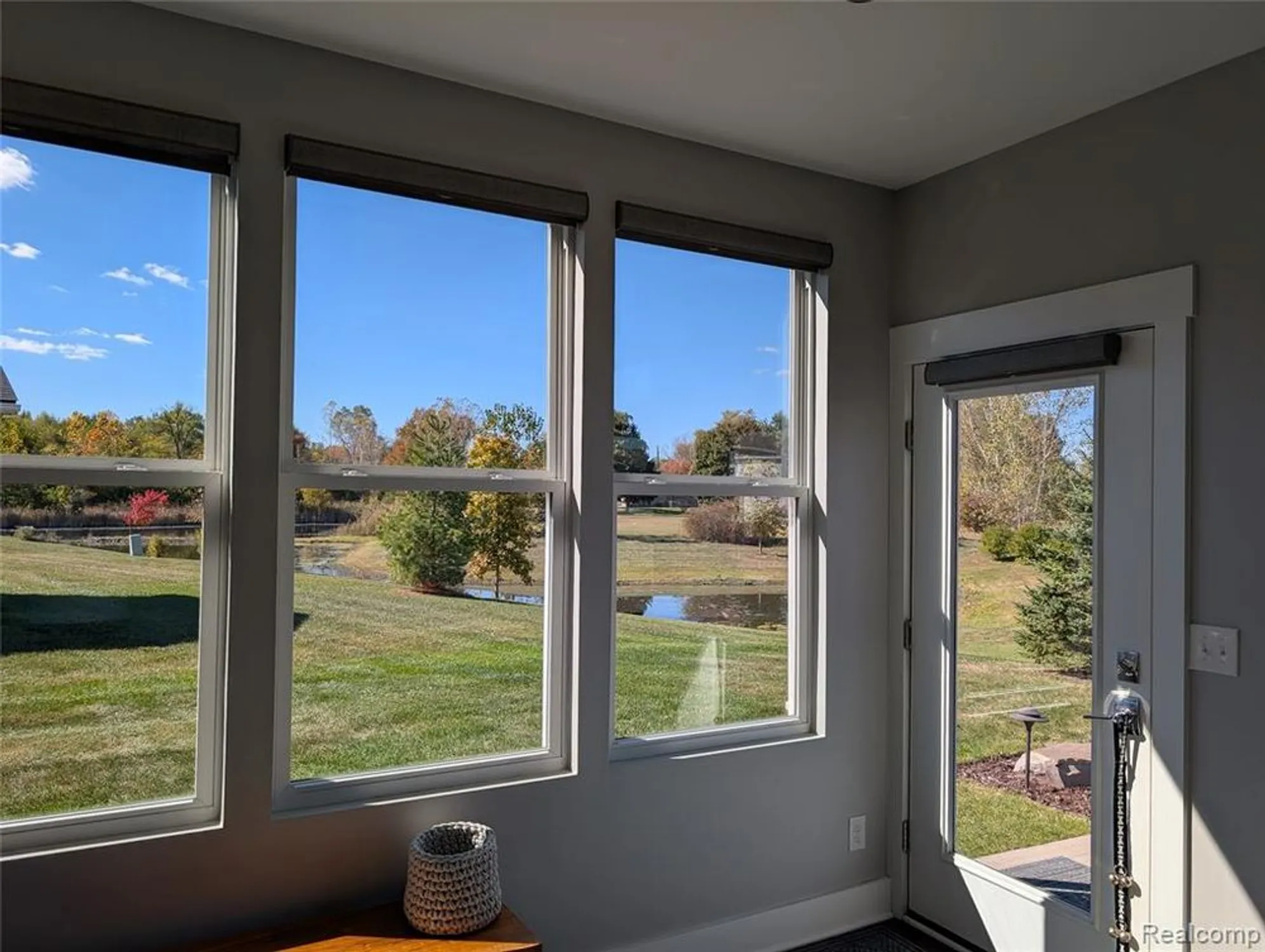 Property Slideshow image 14 of 51 | 27176 walloon way, Brownstown Twp, MI, 48134