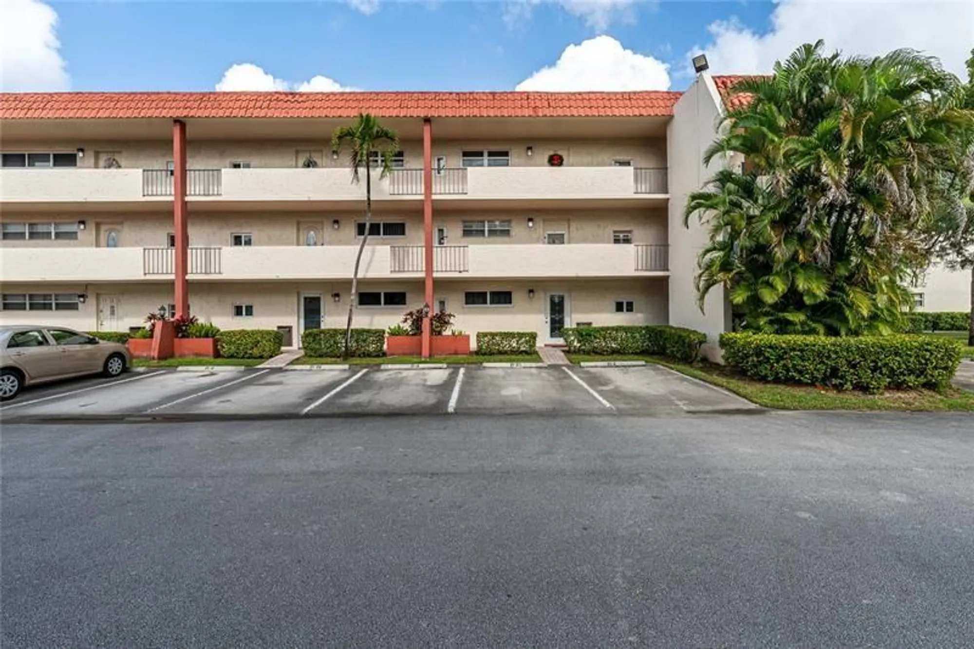 Property Slideshow image 25 of 63 | 9523 s hollybrook lake dr 102, Pembroke Pines, FL, 33025