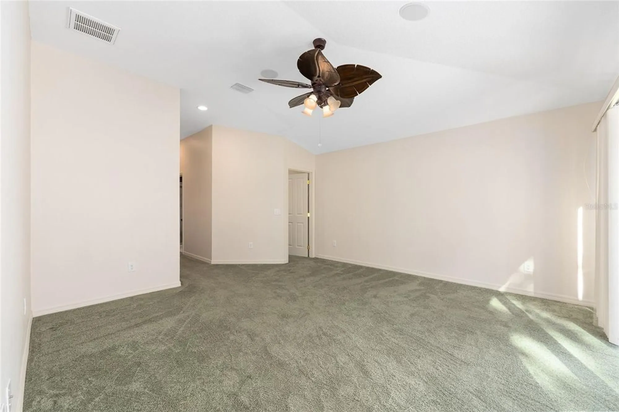 Property Slideshow image 31 of 75 | 17487 se 84th foxgrove ave, The Villages, FL, 32162