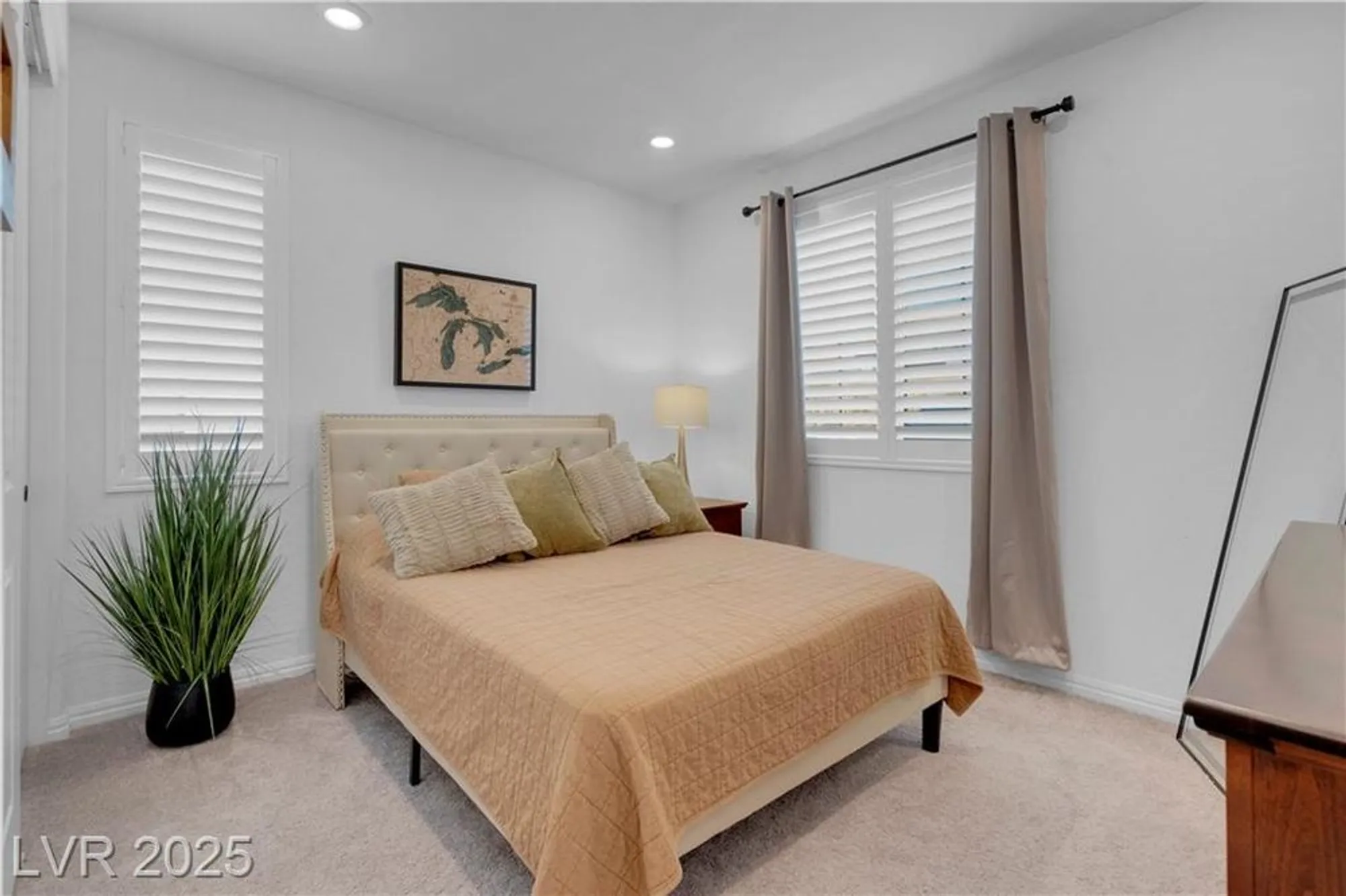 Property Slideshow image 33 of 69 | 124 lake oasis st, Henderson, NV, 89011