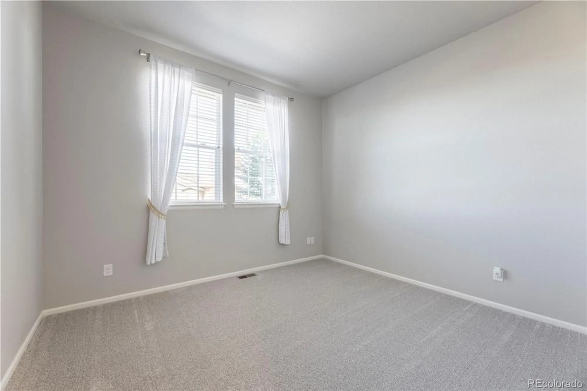 Property Slideshow image 22 of 40 | 2490 lassen ln, Castle Rock, CO, 80109