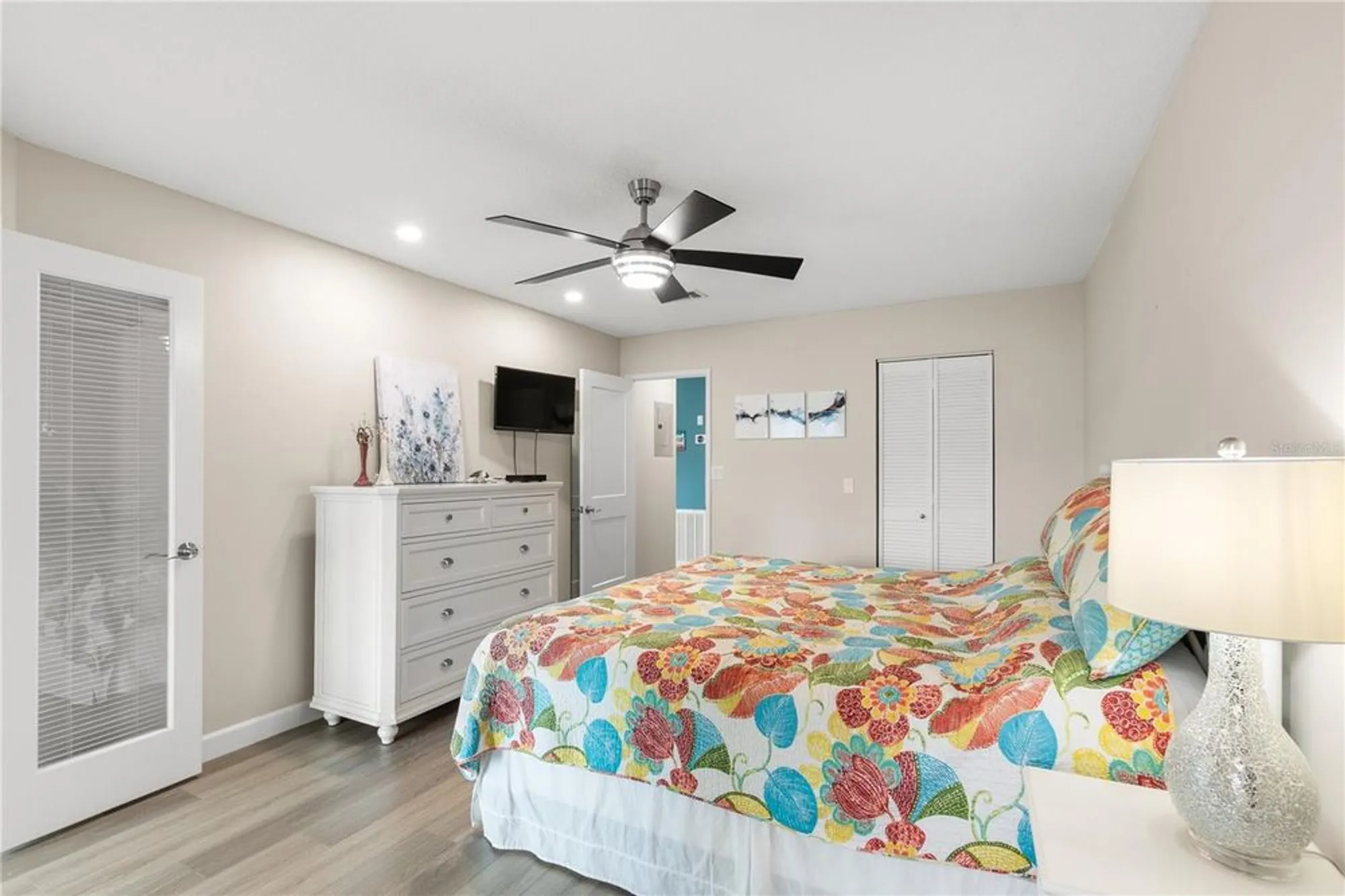 Property Slideshow image 15 of 39 | 5925 shore blvd 215, Gulfport, FL, 33707