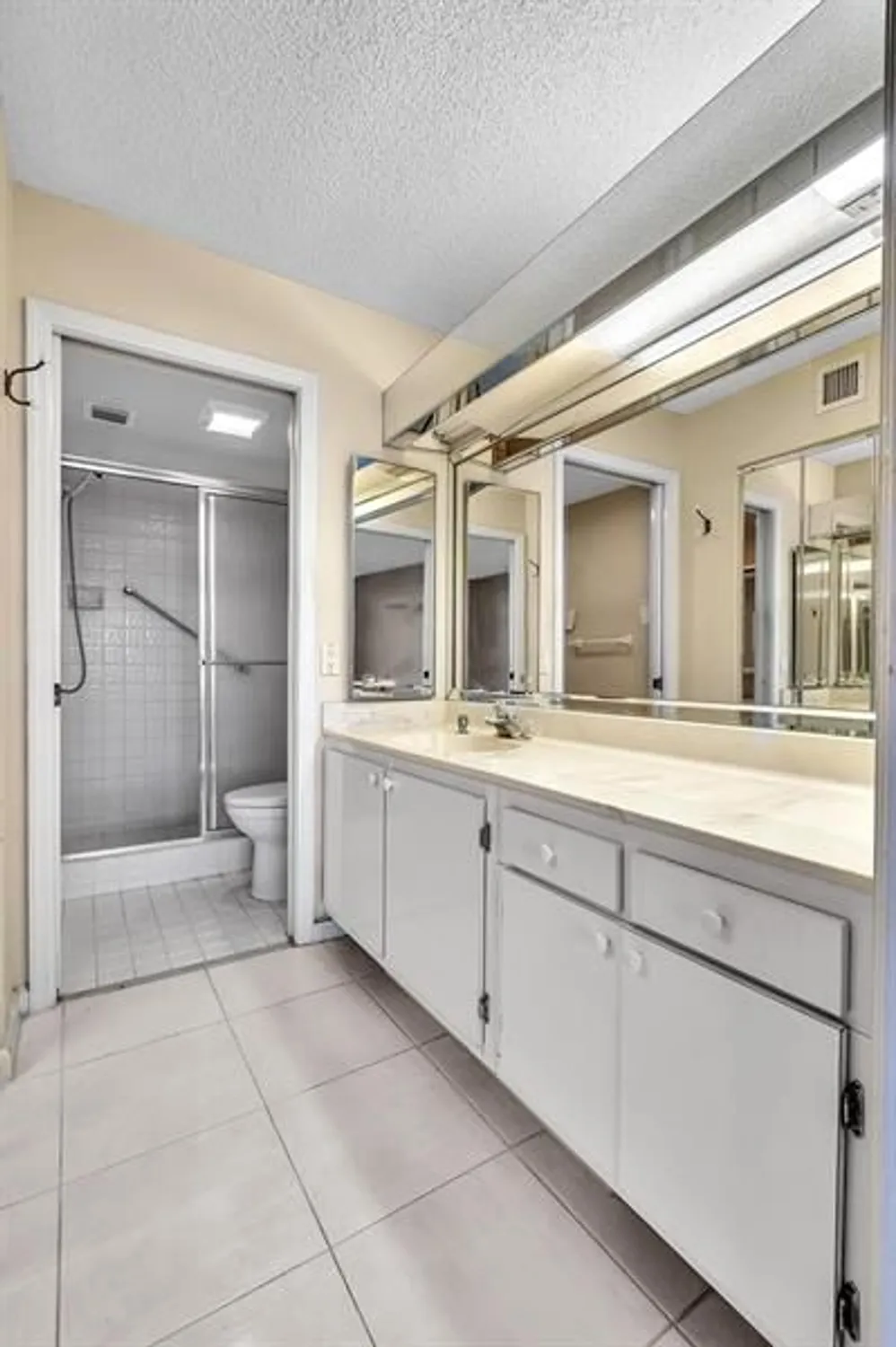 Property Slideshow image 30 of 82 | 10442 e clairmont cir 204, Tamarac, FL, 33321