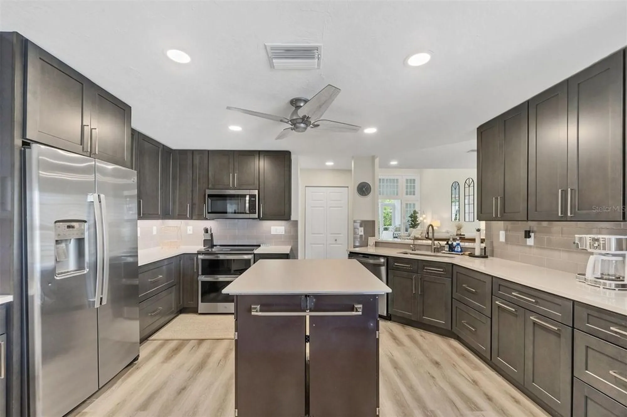 Property Slideshow image 15 of 66 | 1719 starling dr # 1719, Sarasota, FL, 34231