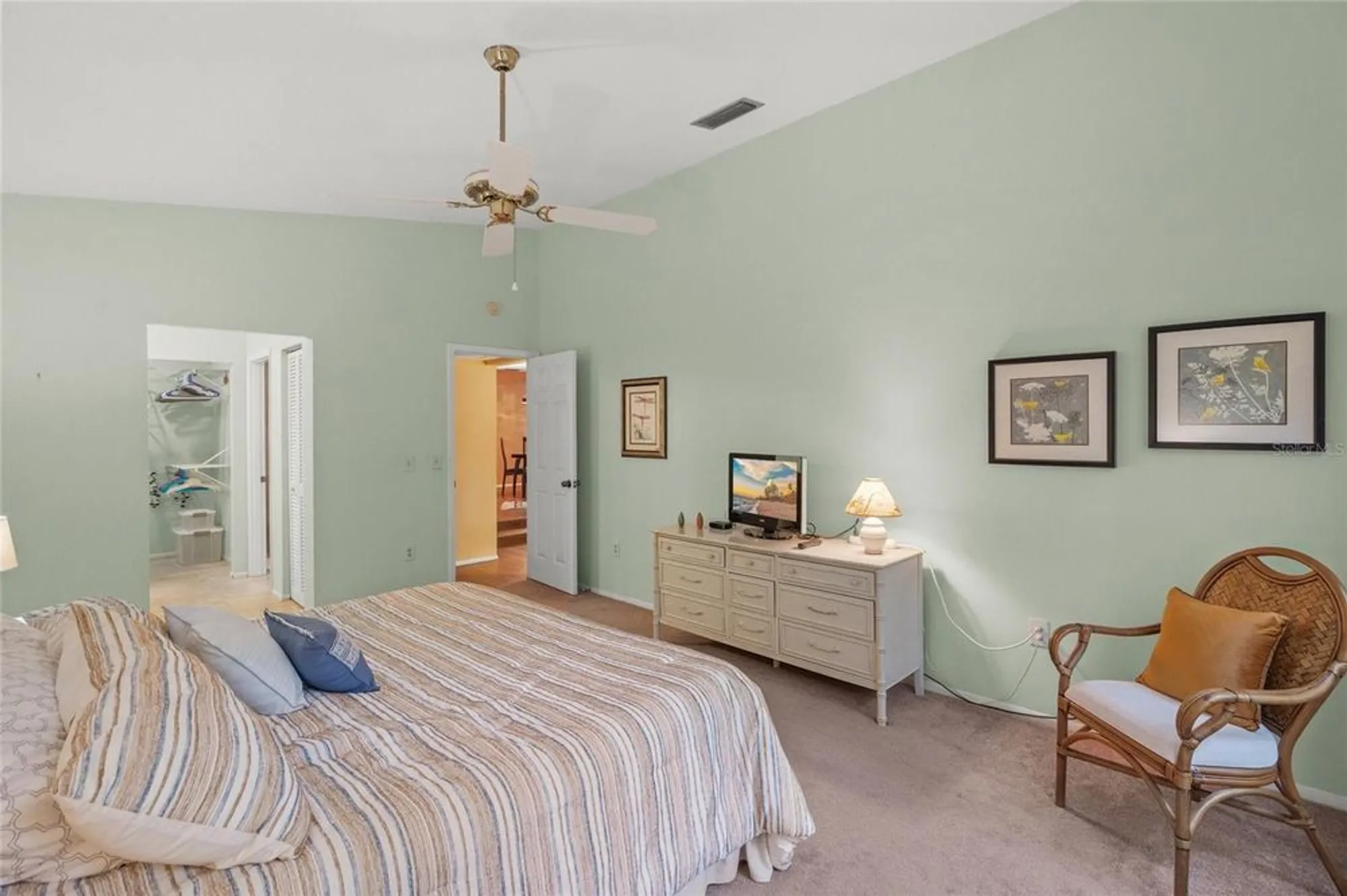 Property Slideshow image 18 of 43 | 4637 willow wood cir 44, Sarasota, FL, 34241