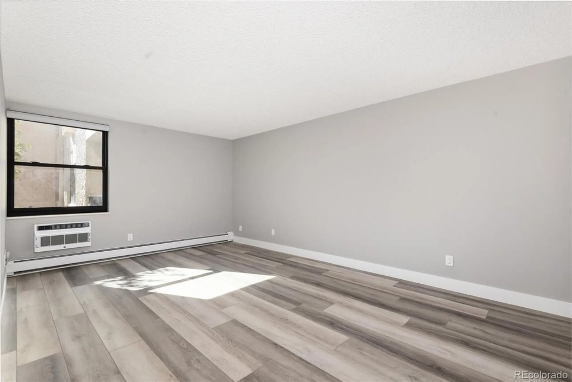 Property Slideshow image 12 of 30 | 13991 e marina dr 105, Aurora, CO, 80014