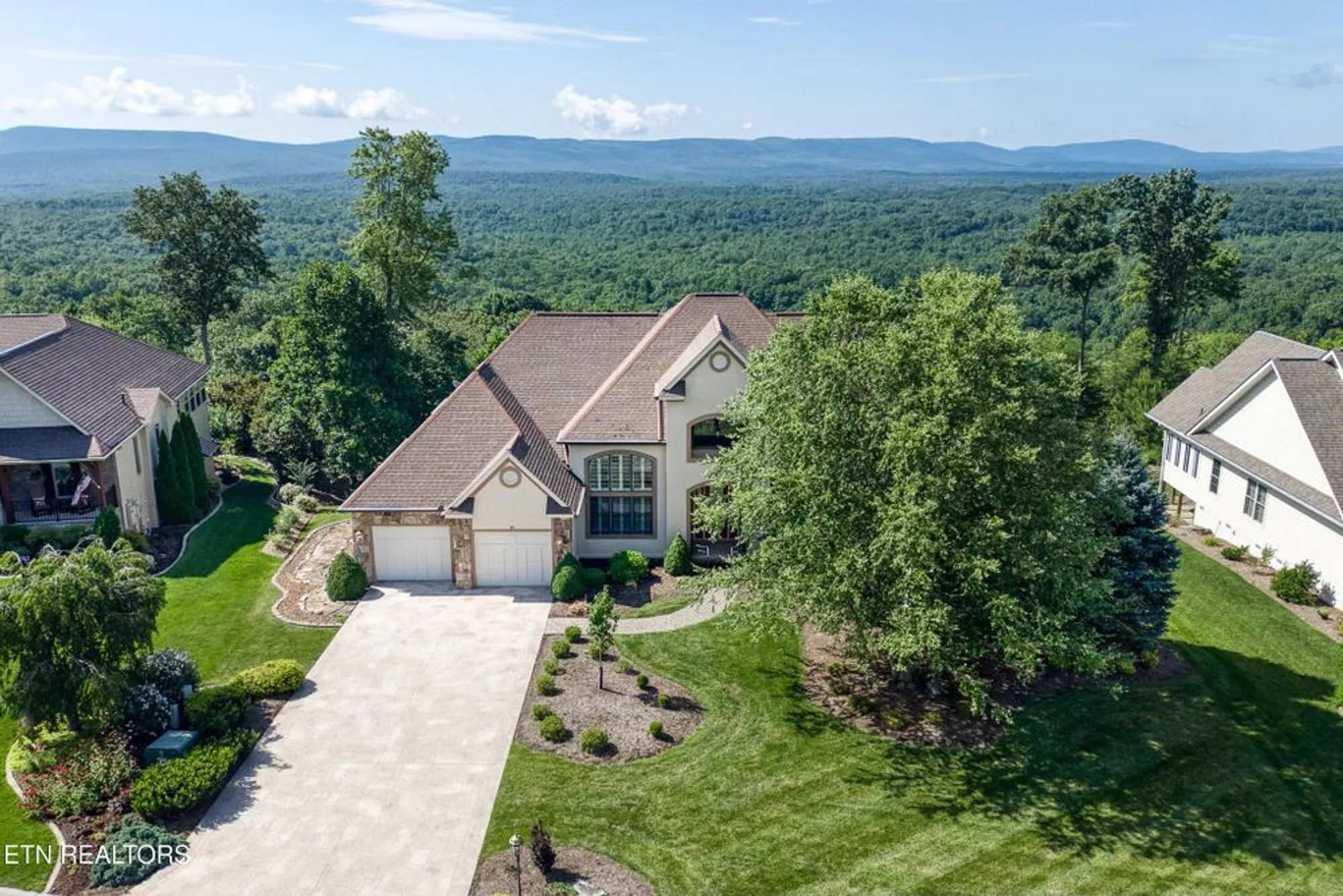 Property Slideshow image 3 of 46 | 40 bluff view ter, Crossville, TN, 38558