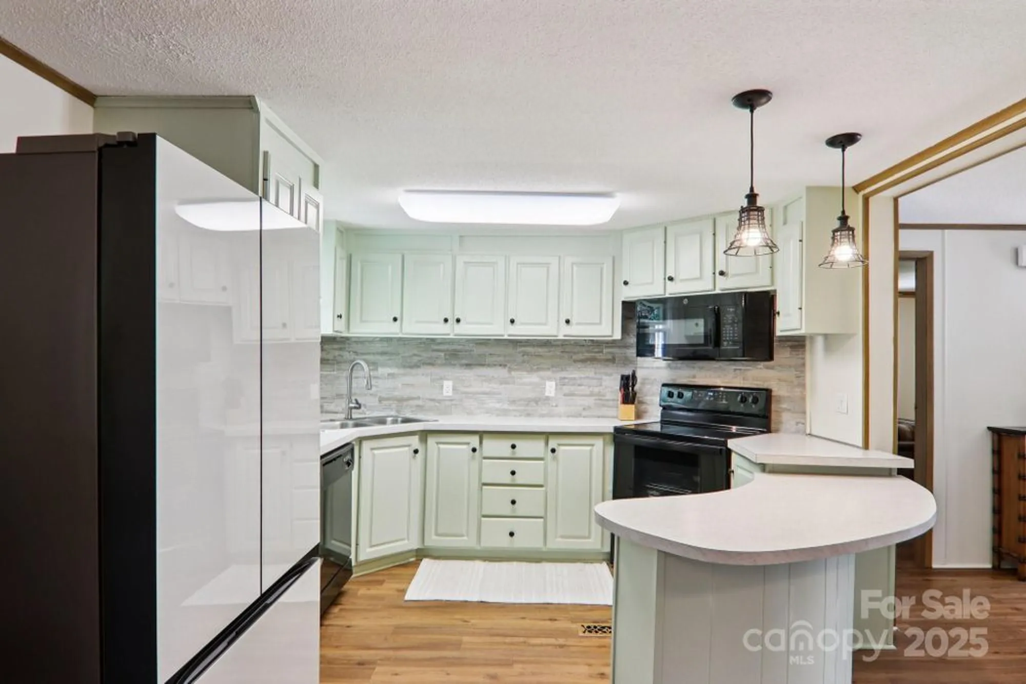 Property Slideshow image 14 of 47 | 226 cranbrook cir, Hendersonville, NC, 28792