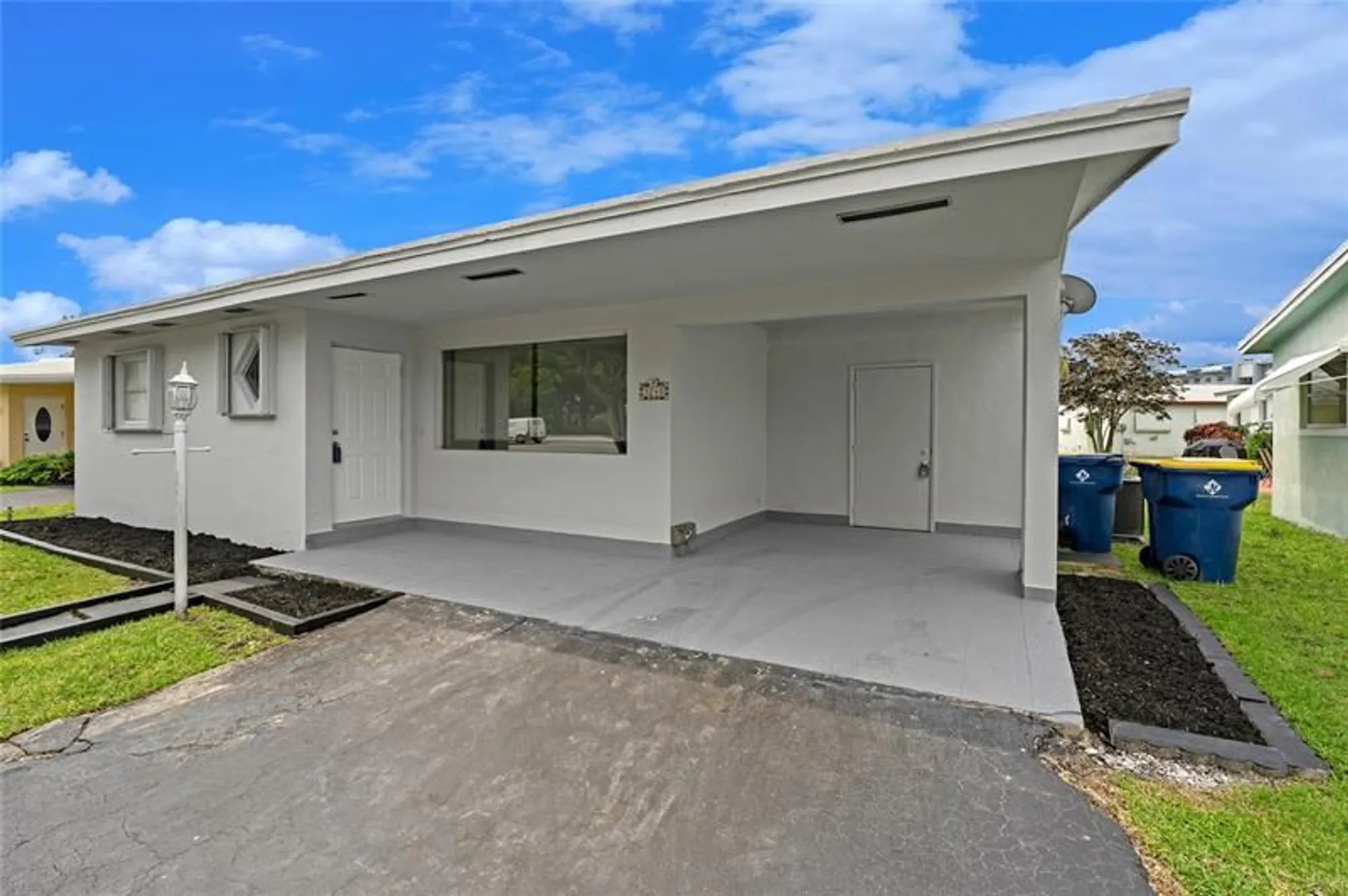 Property Slideshow image 2 of 14 | 3240 sheridan ln 117, Hollywood, FL, 33021