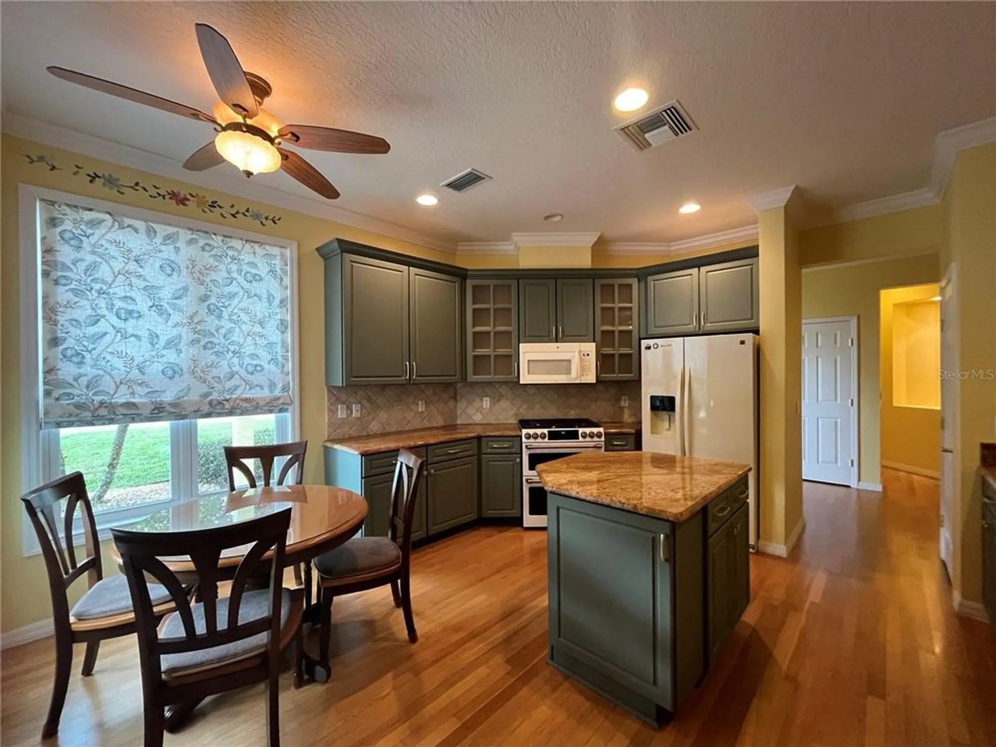 Property Slideshow image 13 of 29 | 4415 antietam creek trl, Leesburg, FL, 34748
