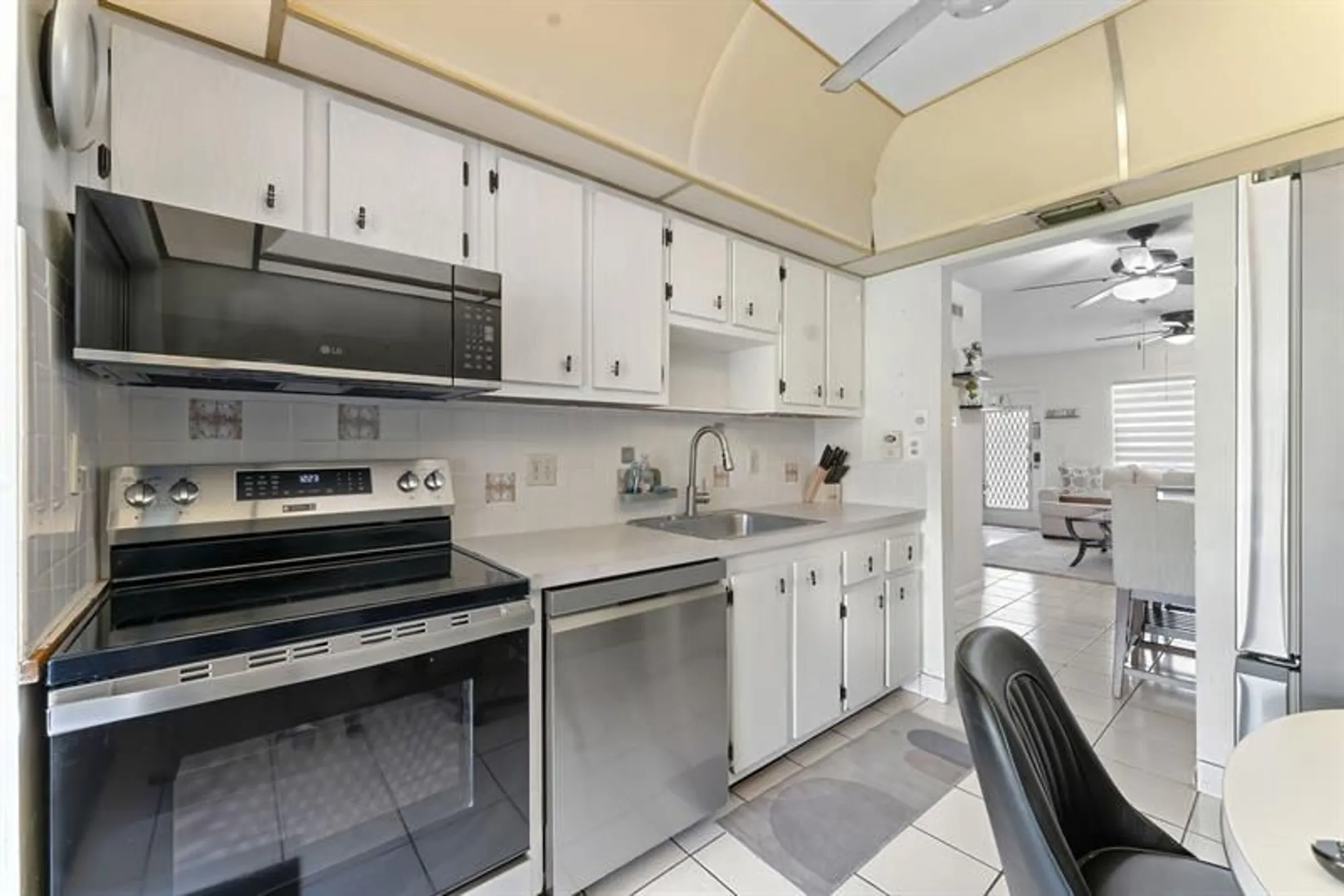 Property Slideshow image 7 of 27 | 7610 nw 1st st 204, Margate, FL, 33063