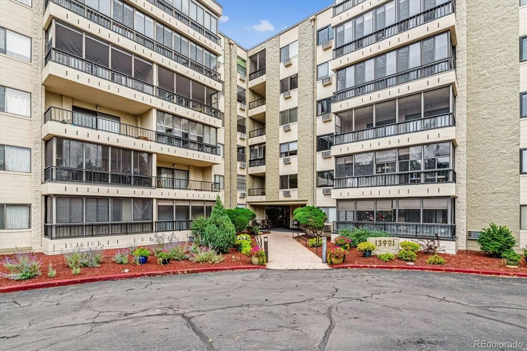 Property Slideshow image 18 of 35 | 13991 e marina dr apt 501, Aurora, CO, 80014