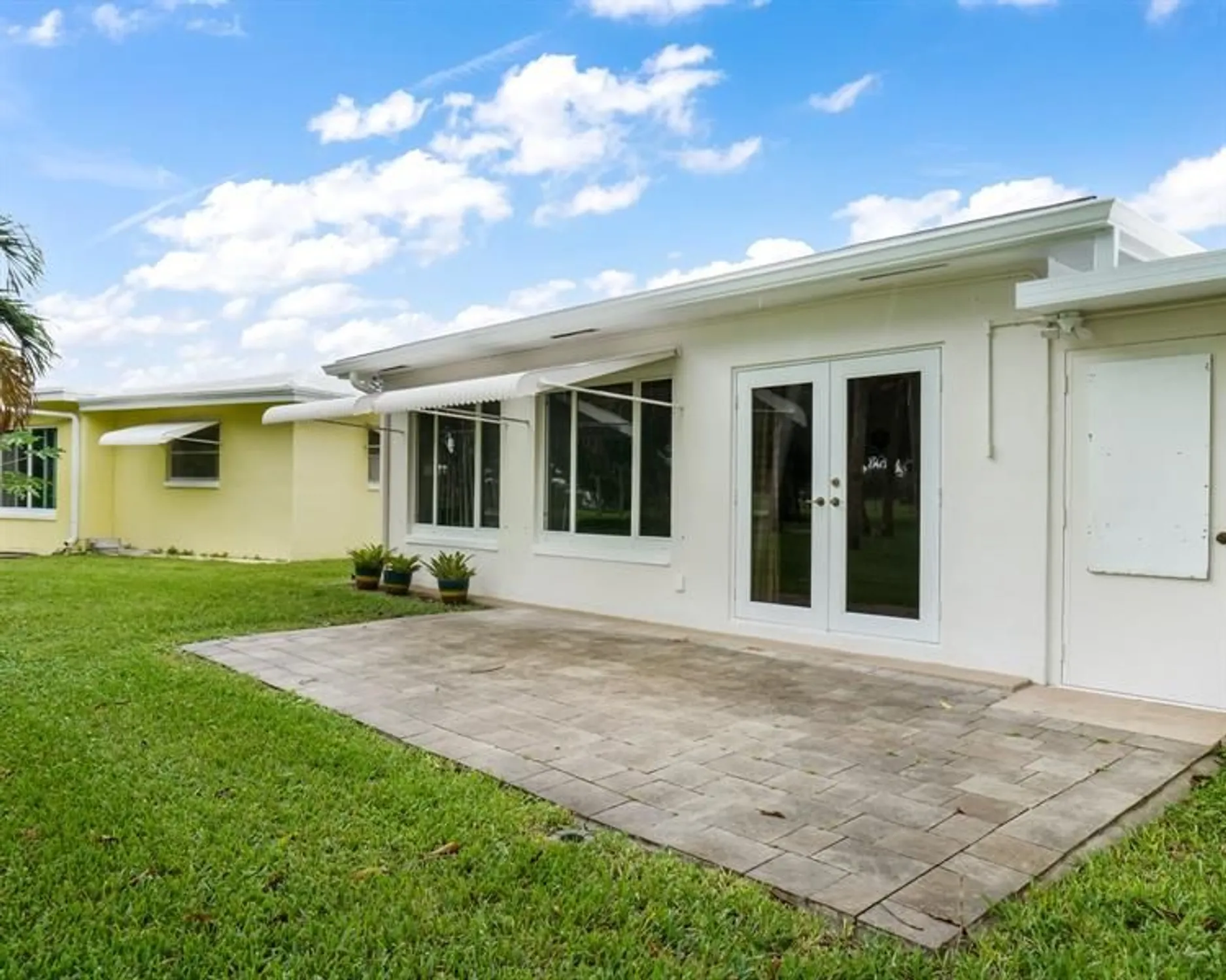 Property Slideshow image 16 of 42 | 4513 nw 43rd ter, Tamarac, FL, 33319