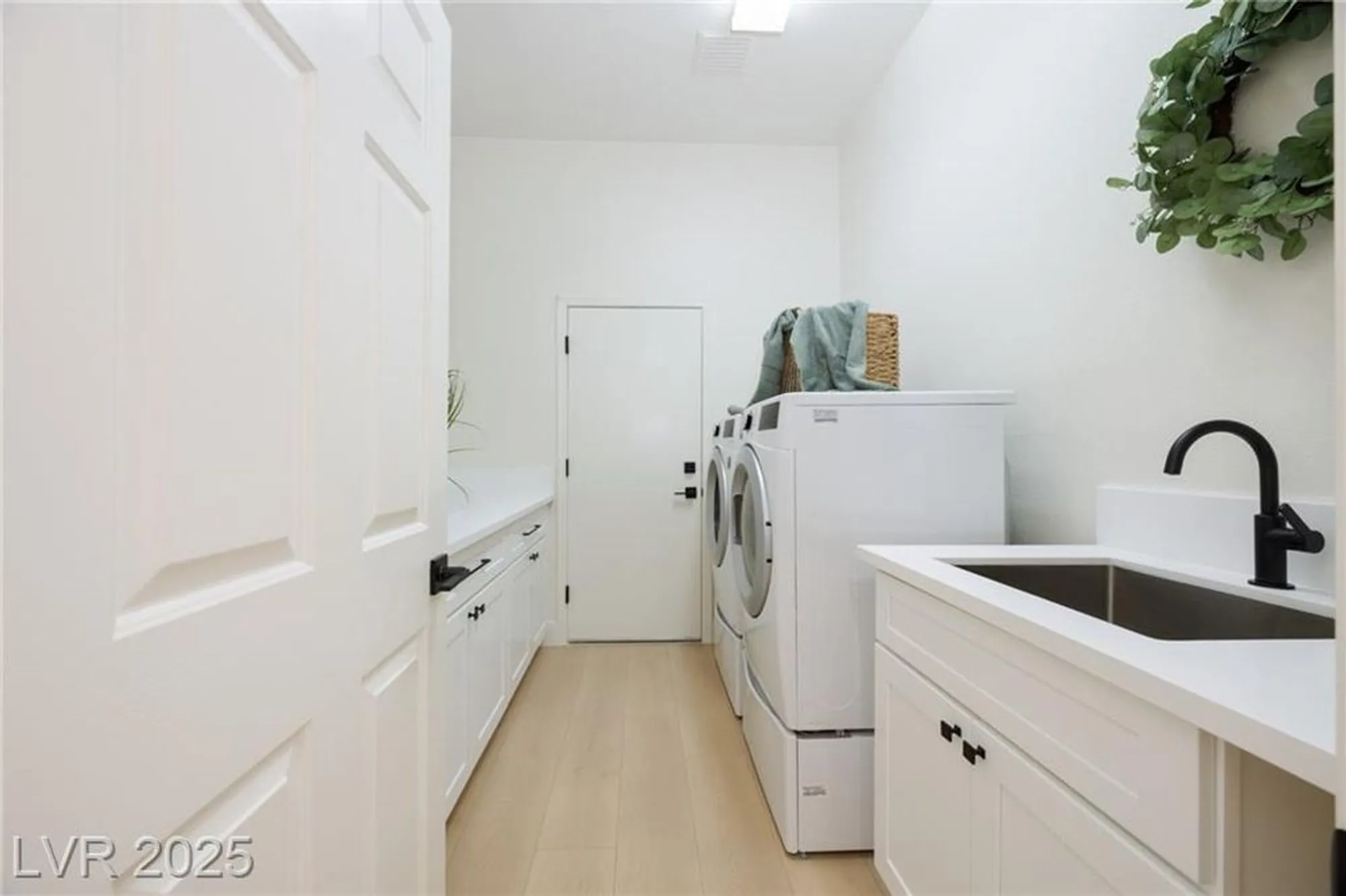 Property Slideshow image 26 of 43 | 2725 youngdale dr, Las Vegas, NV, 89134