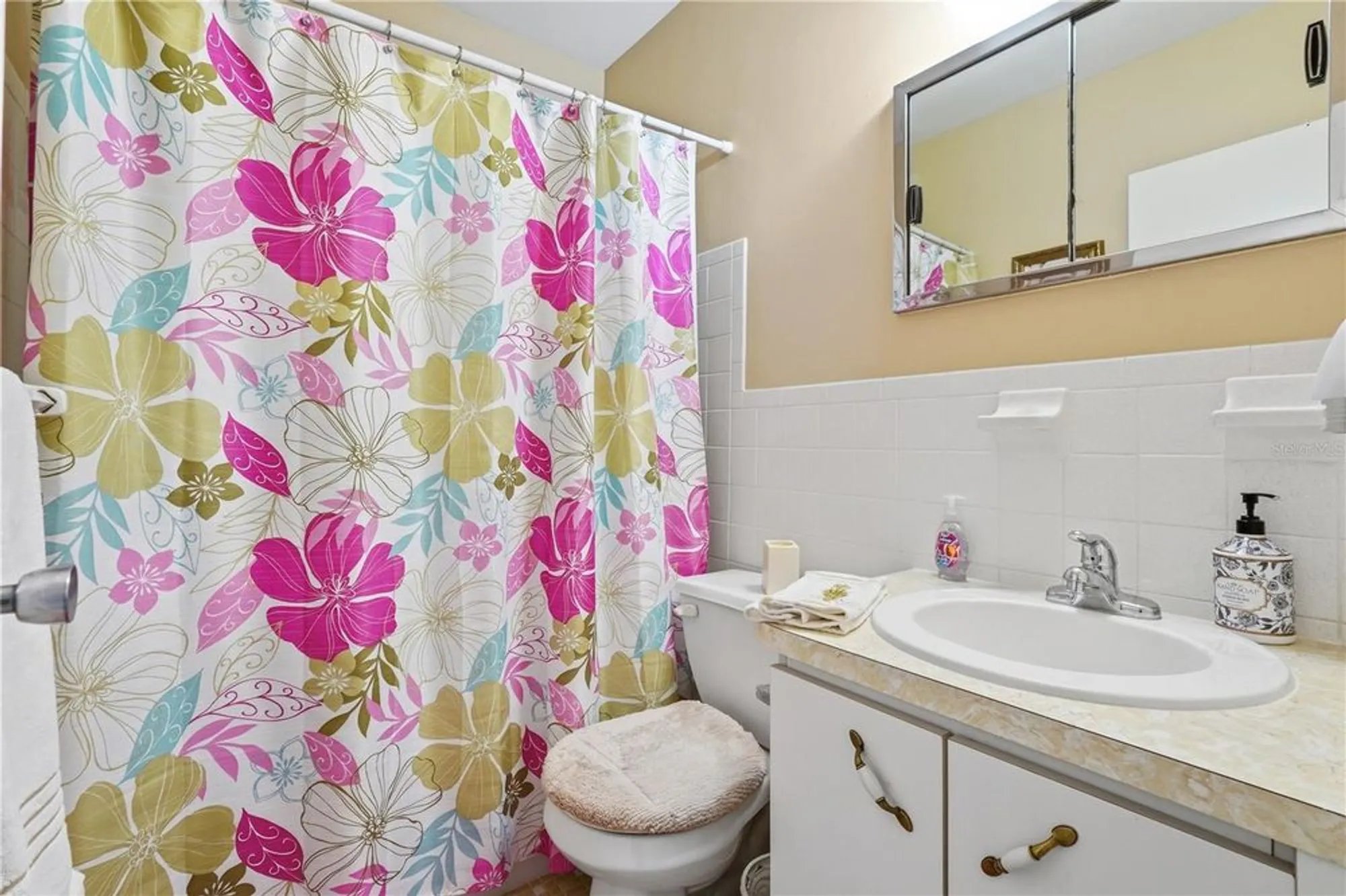 Property Slideshow image 18 of 22 | 2428 columbia dr 54, Clearwater, FL, 33763