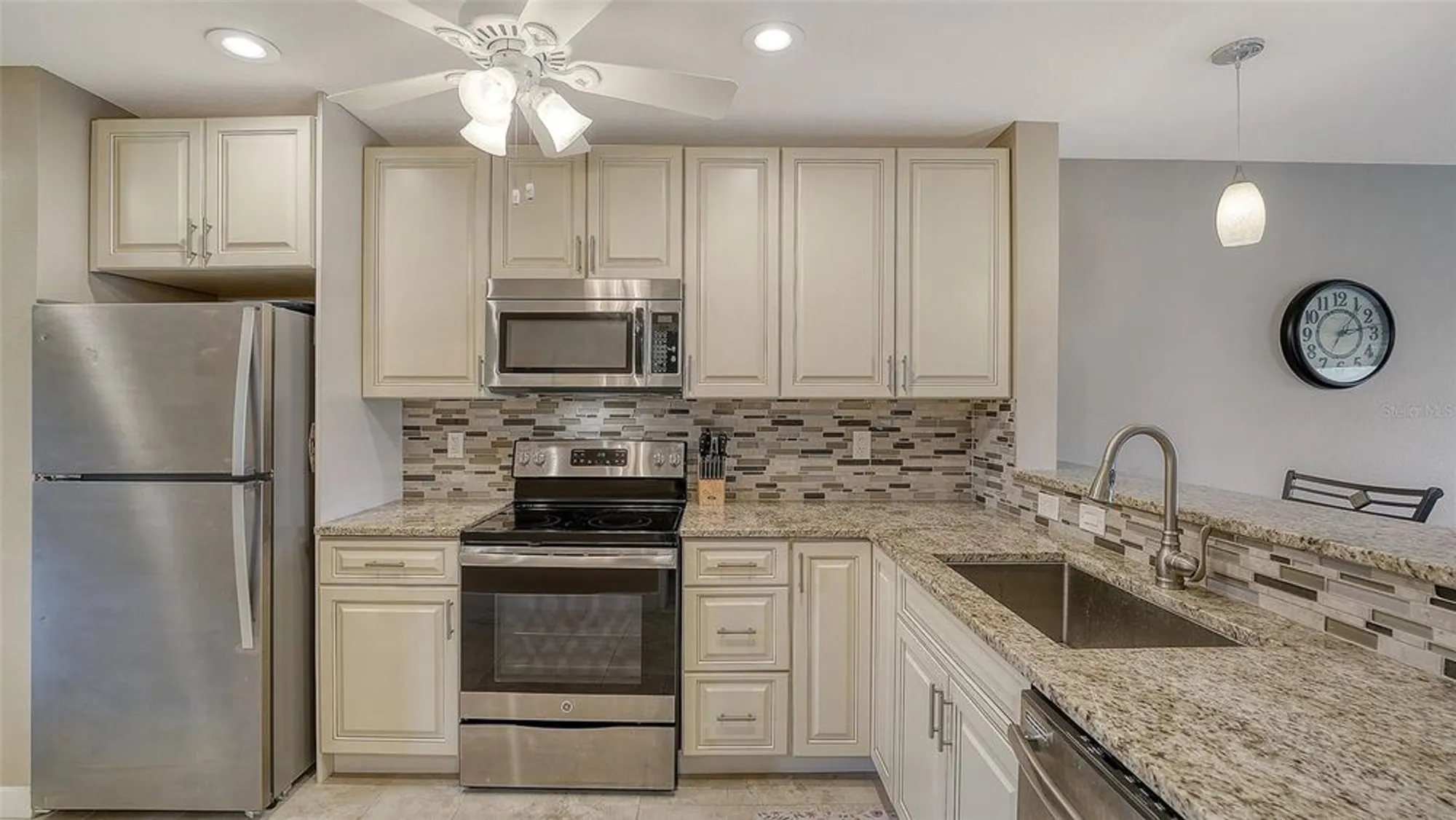 Property Slideshow image 12 of 48 | 7251 w country club dr 225, Sarasota, FL, 34243